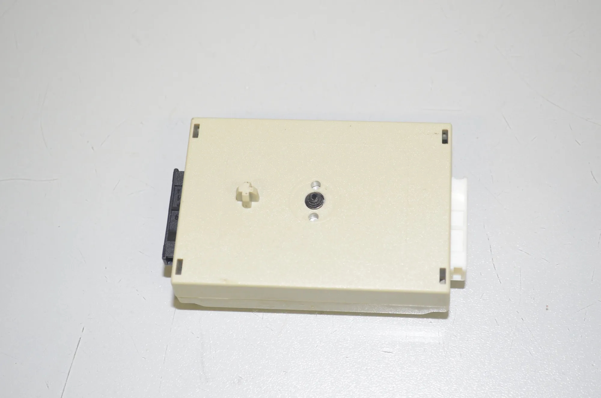 Antenna Amplifier – OEM 9333438 · BMW i3 (I01) Hybrid 2018 – 4