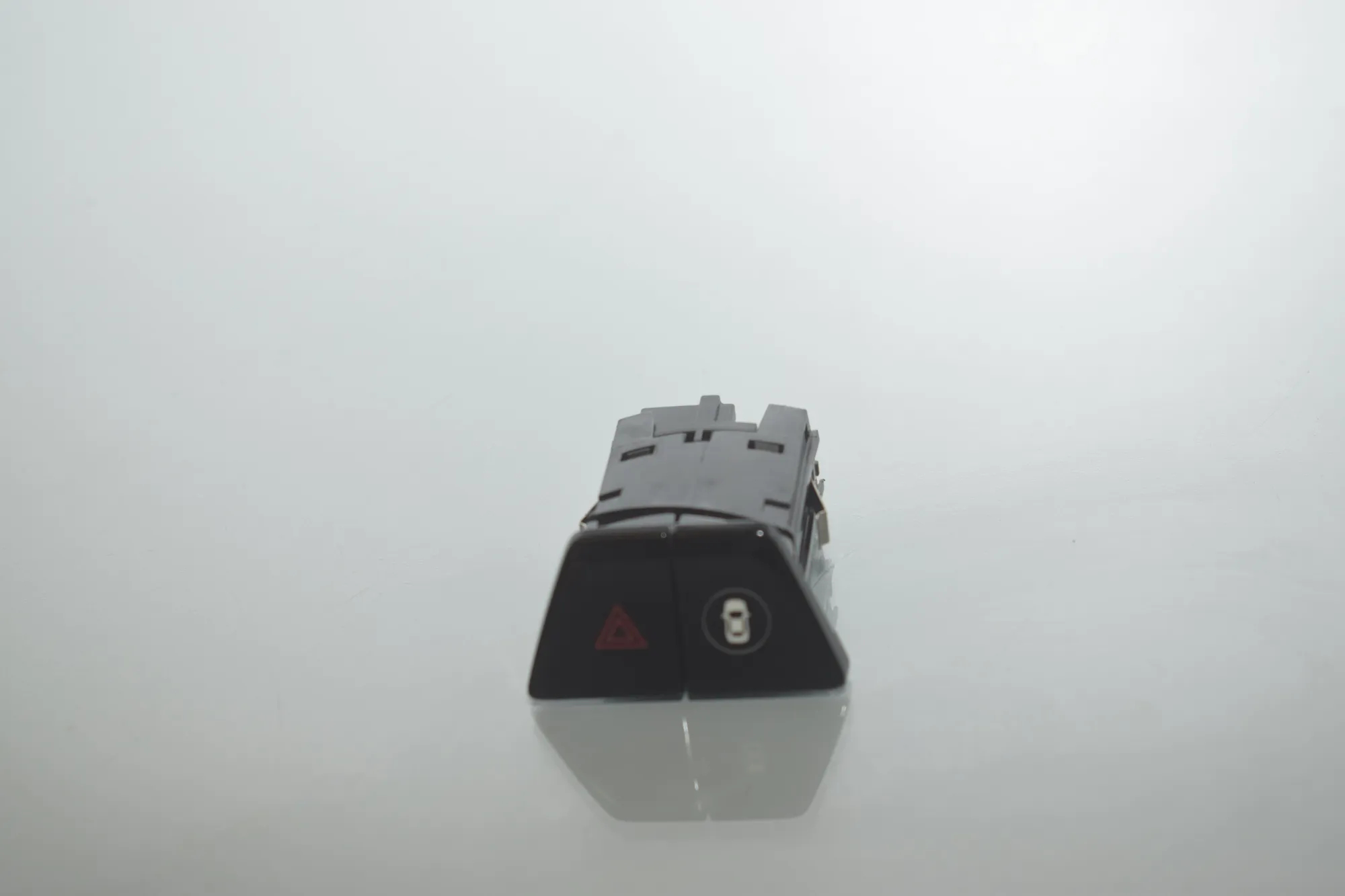 Hazard Button – OEM 9383535 · BMW 7 (G11, G12) 730 d, Ld 2016 – 2