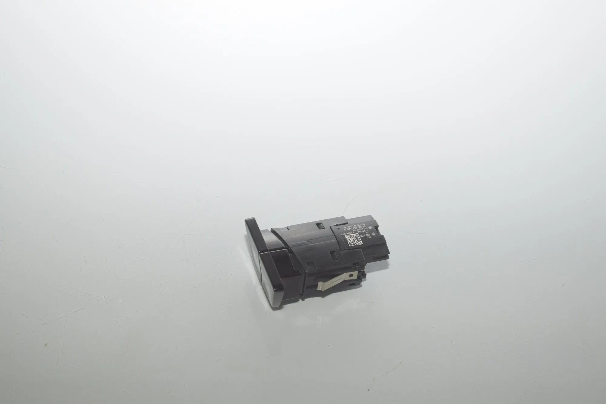 Hazard Button – OEM 9383535 · BMW 7 (G11, G12) 730 d, Ld 2016 – 3