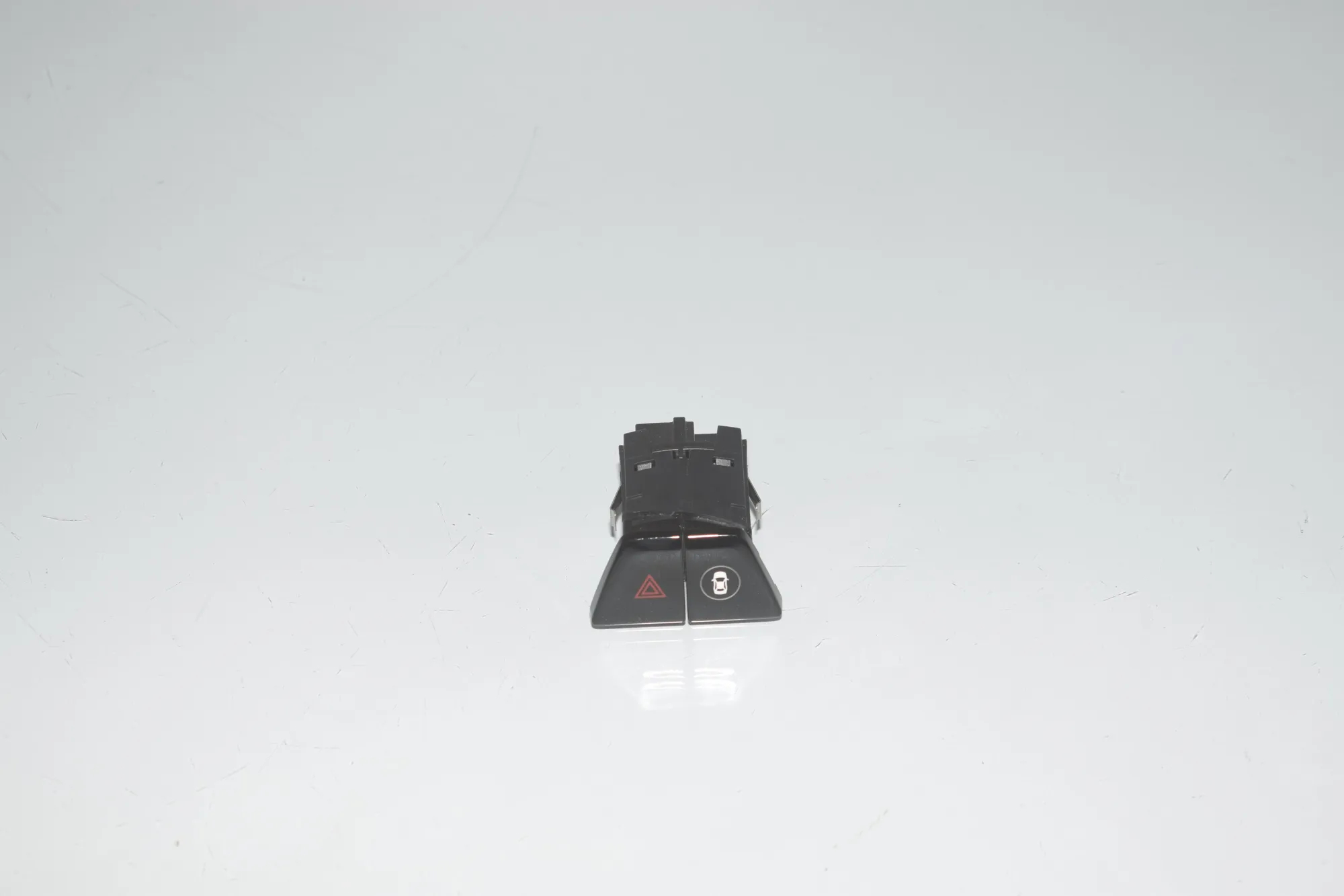 Hazard Button – OEM 9383535 · BMW 7 (G11, G12) 730 d, Ld 2016