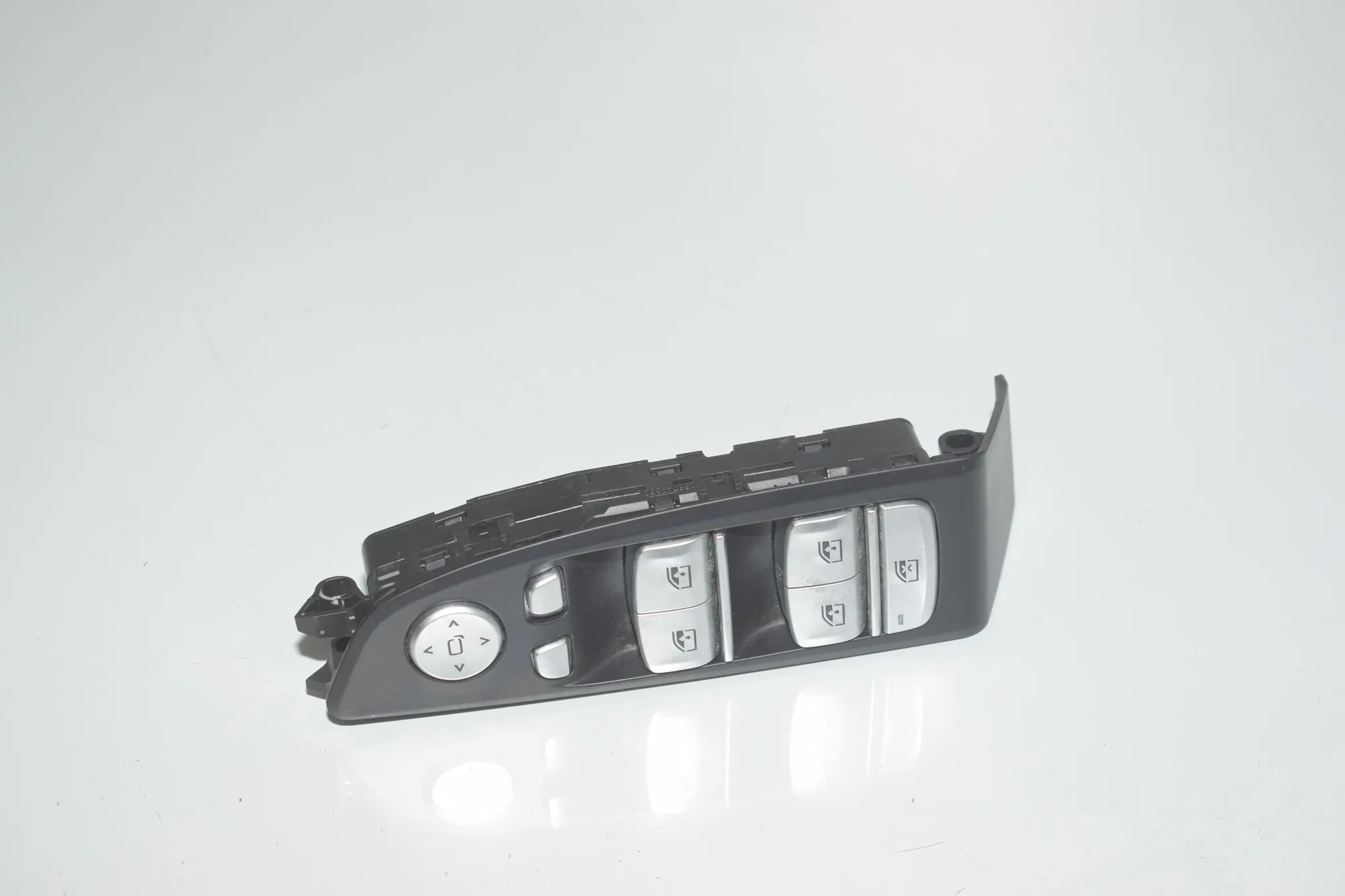 Front Left Door Window Switch – OEM 9382502 · BMW 7 (G11, G12) 730 d, Ld 2016 – 2