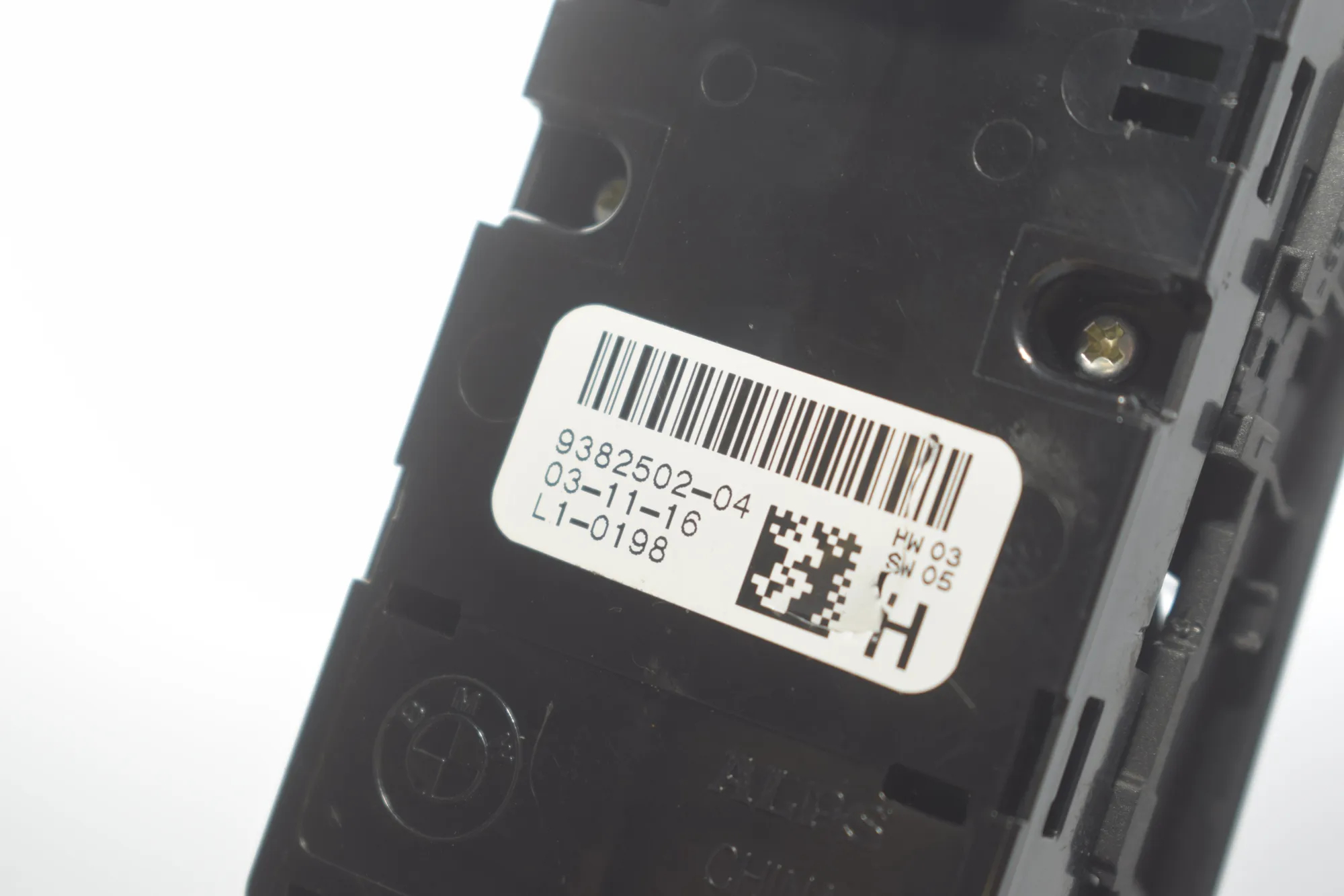 Front Left Door Window Switch – OEM 9382502 · BMW 7 (G11, G12) 730 d, Ld 2016 – 6