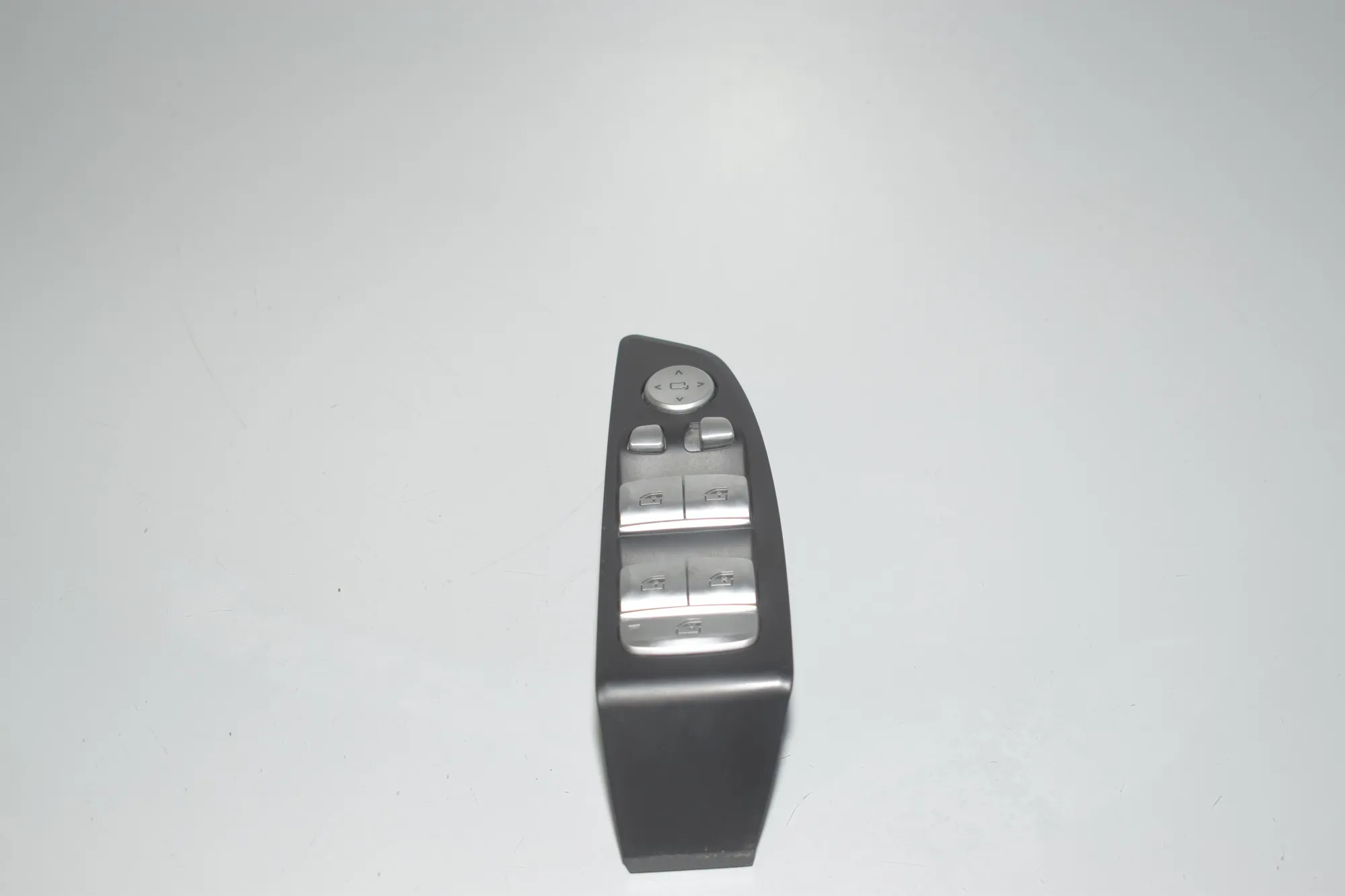Front Left Door Window Switch – OEM 9382502 · BMW 7 (G11, G12) 730 d, Ld 2016