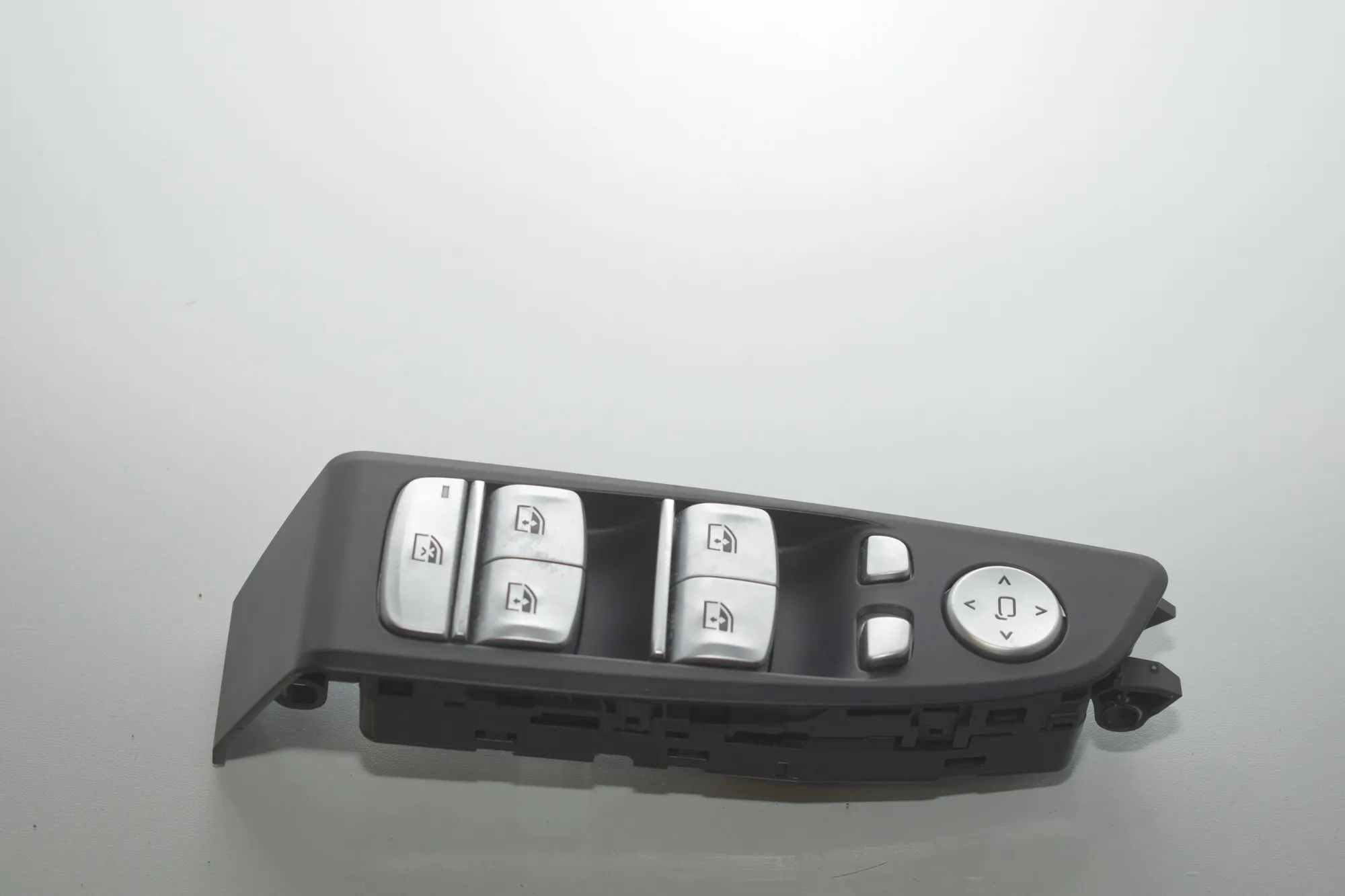 Front Left Door Window Switch – OEM 9382502 · BMW 7 (G11, G12) 730 d, Ld 2016 – 5