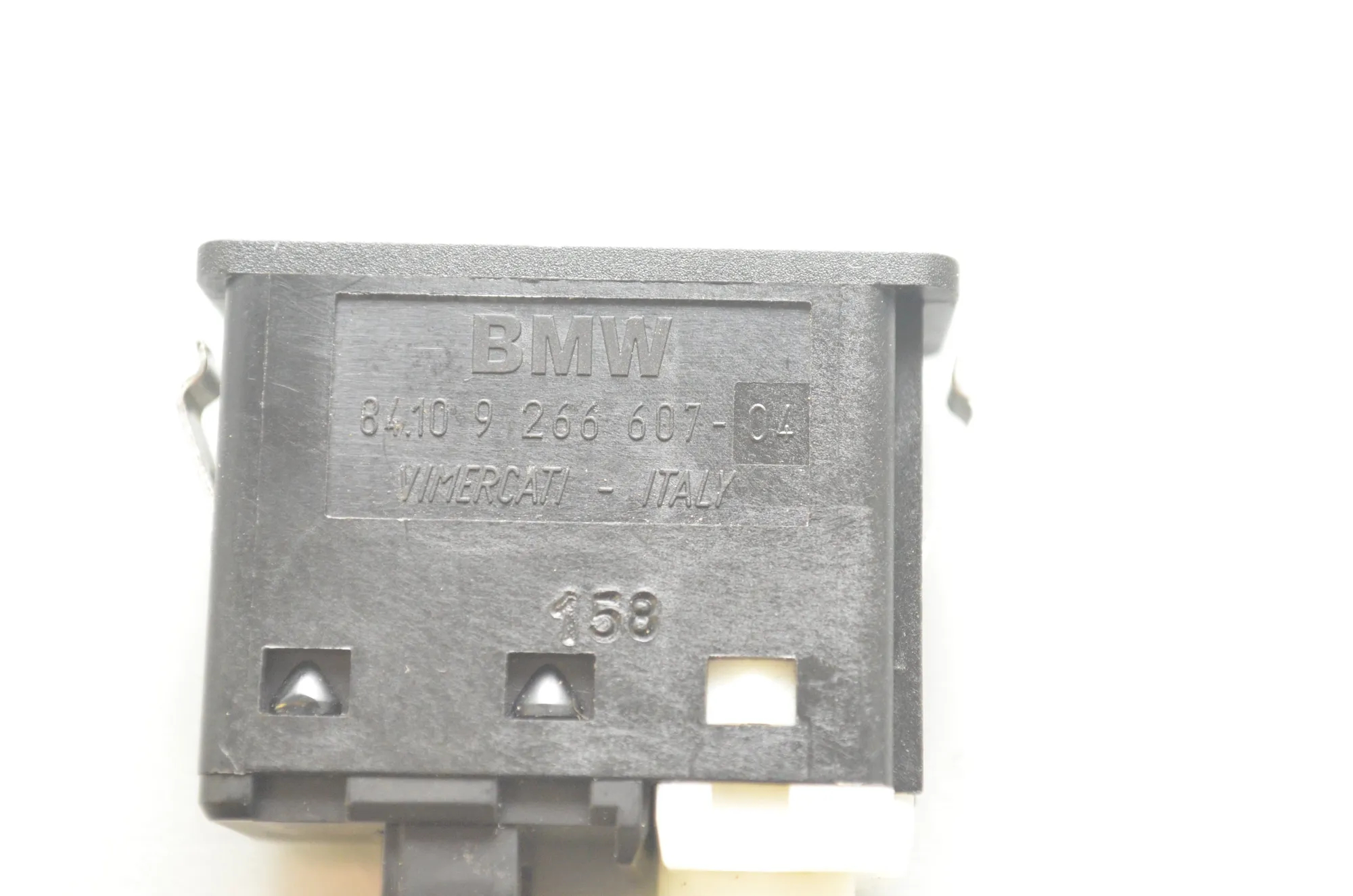 USB/AUX-In Socket Port – OEM 9266607 · BMW i3 (I01) Hybrid 2018 – 5