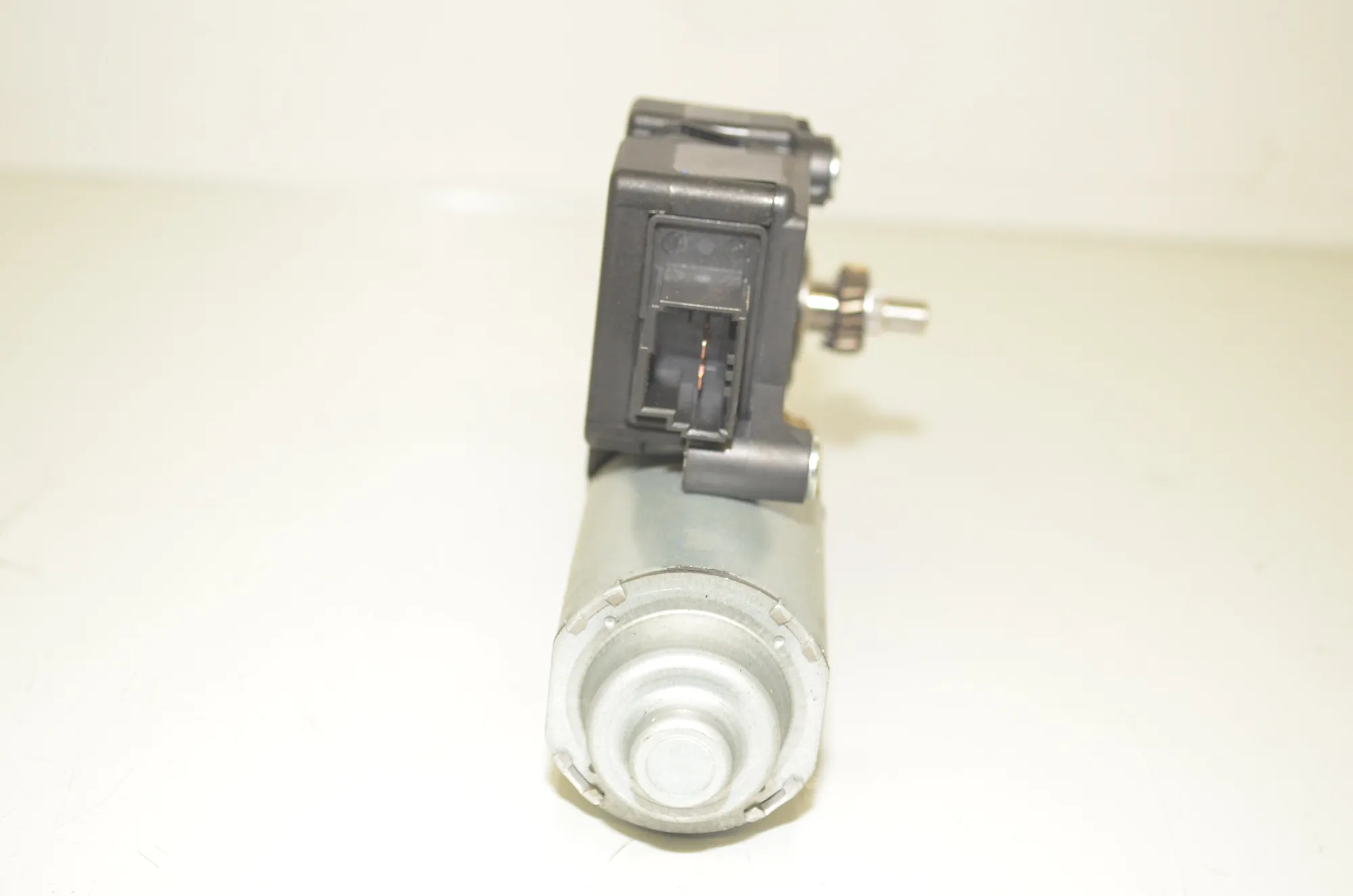 Sunroof Motor – OEM 7193398 · BMW i3 (I01) Hybrid 2018 – 4