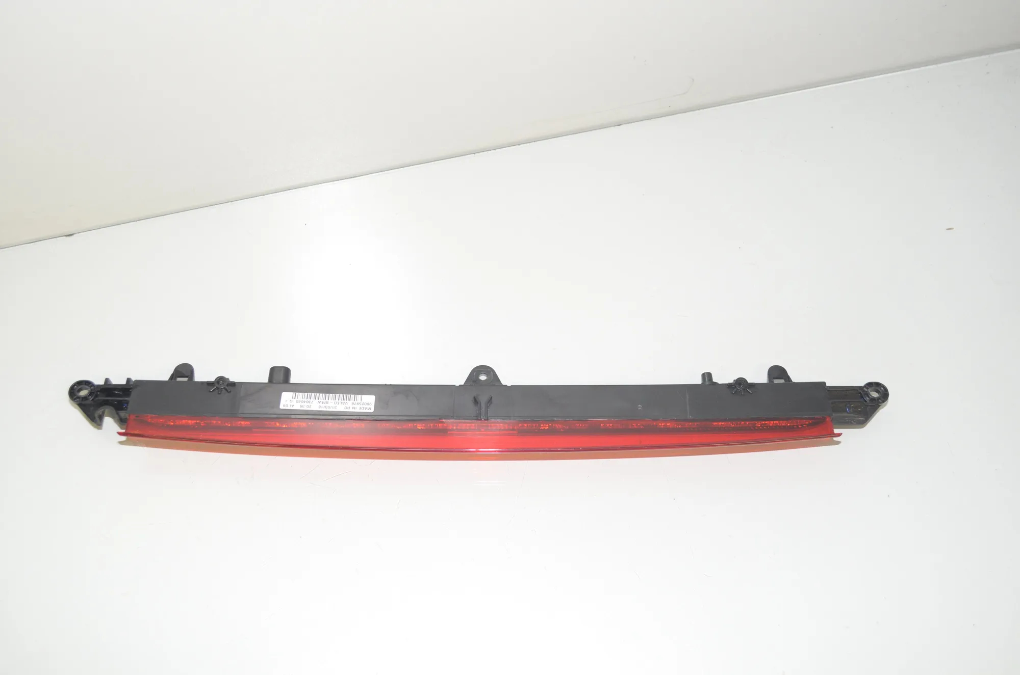 Rear Third Brake Stop Light – OEM 7304040 · BMW i3 (I01) Hybrid 2018 – 3