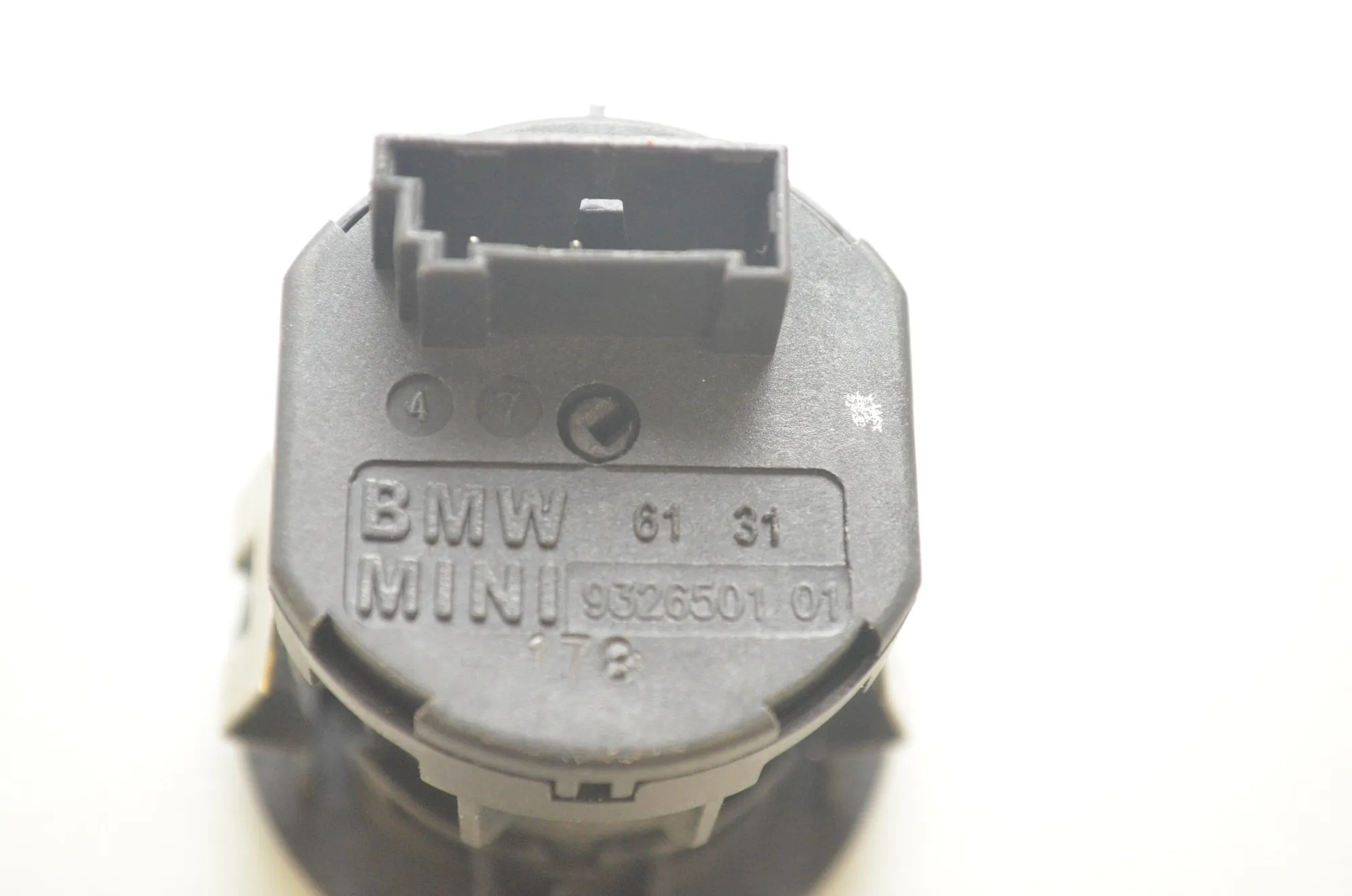SRS Switch – OEM 9326501 · BMW i3 (I01) Hybrid 2018 – 4