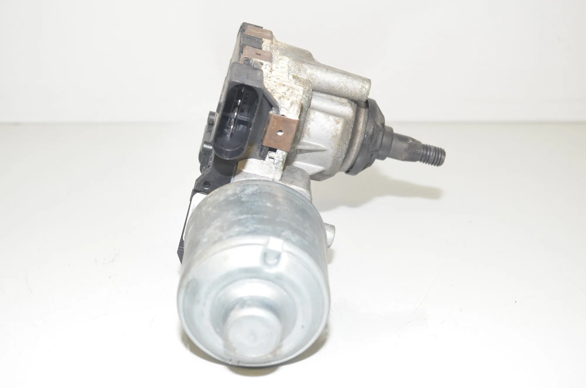 Front Windshield Wiper Mechanism Motor – OEM 7359450 · BMW i3 (I01) Hybrid 2018 – 4
