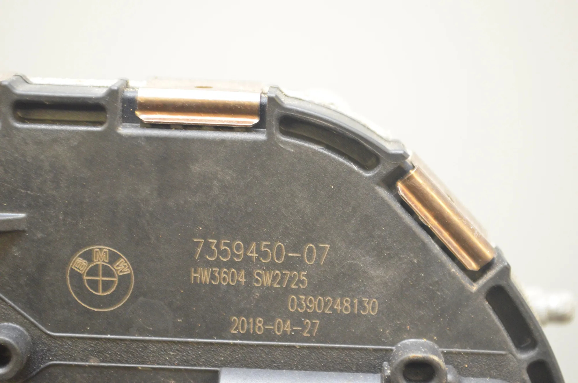 Front Windshield Wiper Mechanism Motor – OEM 7359450 · BMW i3 (I01) Hybrid 2018 – 5