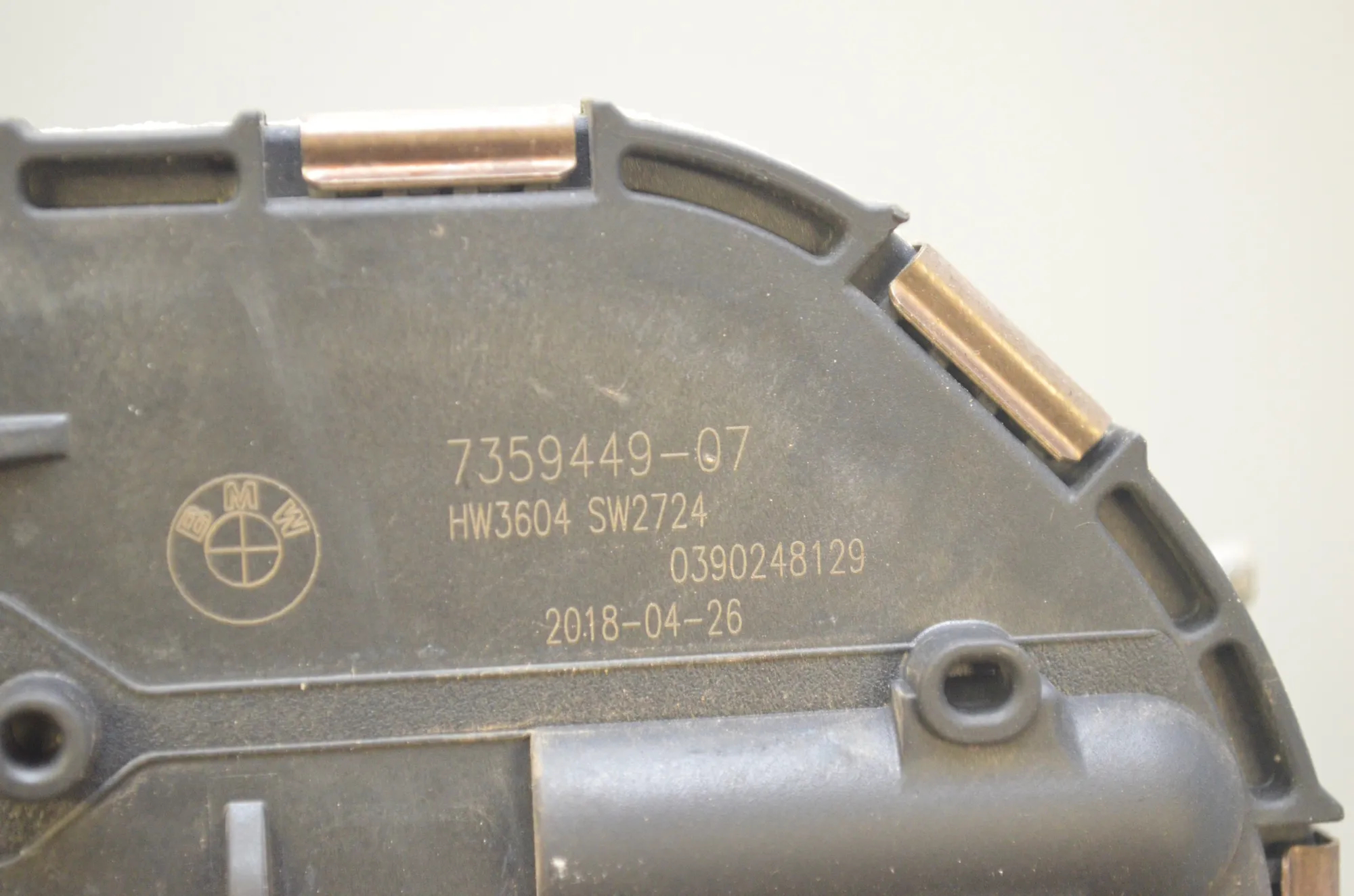 Front Windshield Wiper Mechanism Motor – OEM 7359449 · BMW i3 (I01) Hybrid 2018 – 5