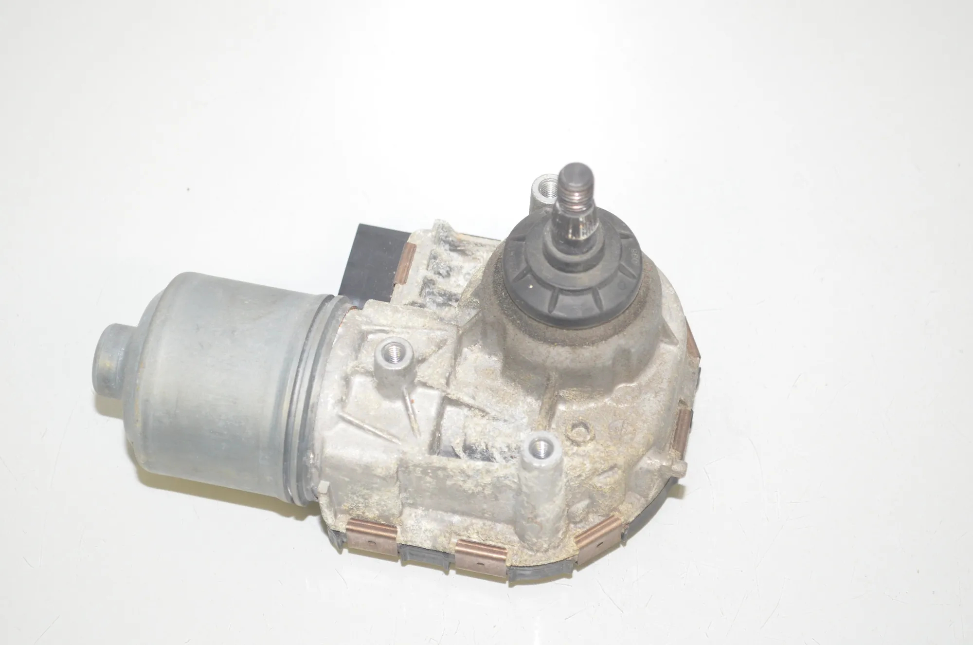 Front Windshield Wiper Mechanism Motor – OEM 7359449 · BMW i3 (I01) Hybrid 2018 – 2