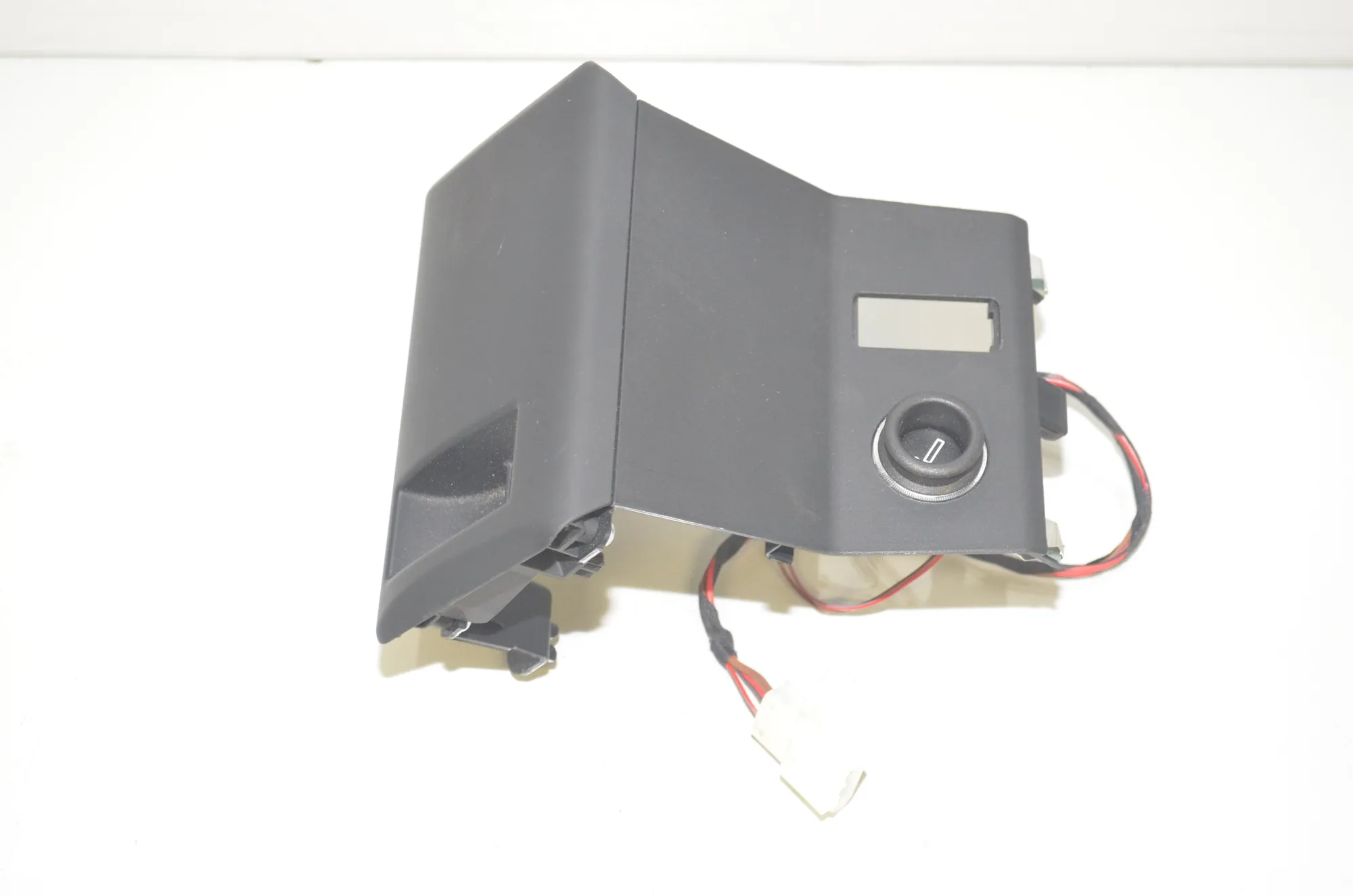 Center Console Trim – OEM 9386734 · BMW i3 (I01) Hybrid 2018 – 2