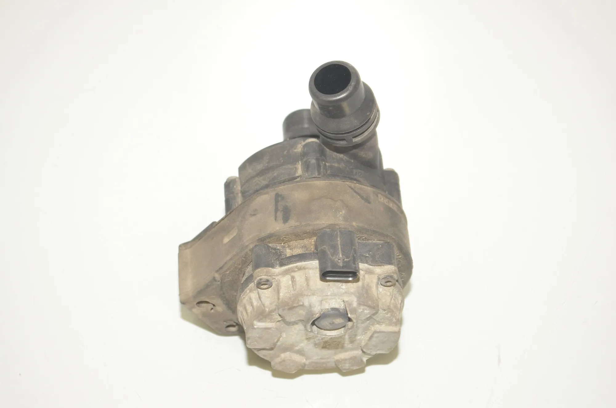 Auxiliary Water Pump – OEM 8600286 · BMW i3 (I01) Hybrid 2018 – 2