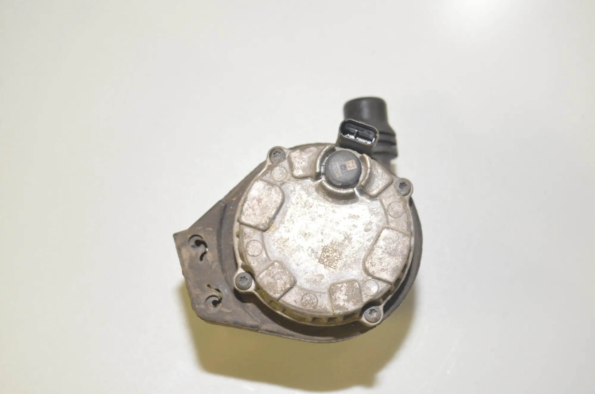 Auxiliary Water Pump – OEM 8600286 · BMW i3 (I01) Hybrid 2018 – 5
