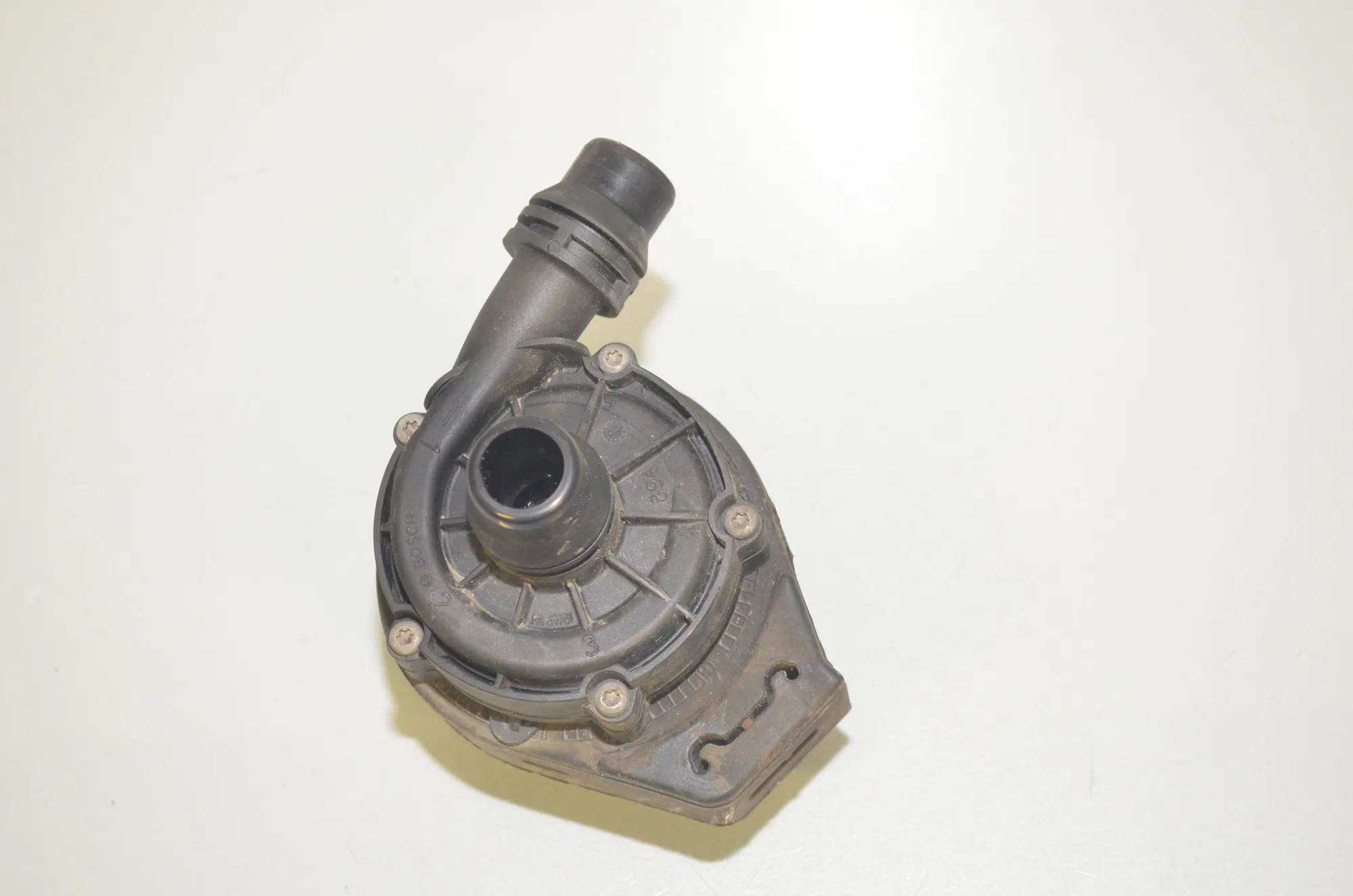 Auxiliary Water Pump – OEM 8600286 · BMW i3 (I01) Hybrid 2018 – 4