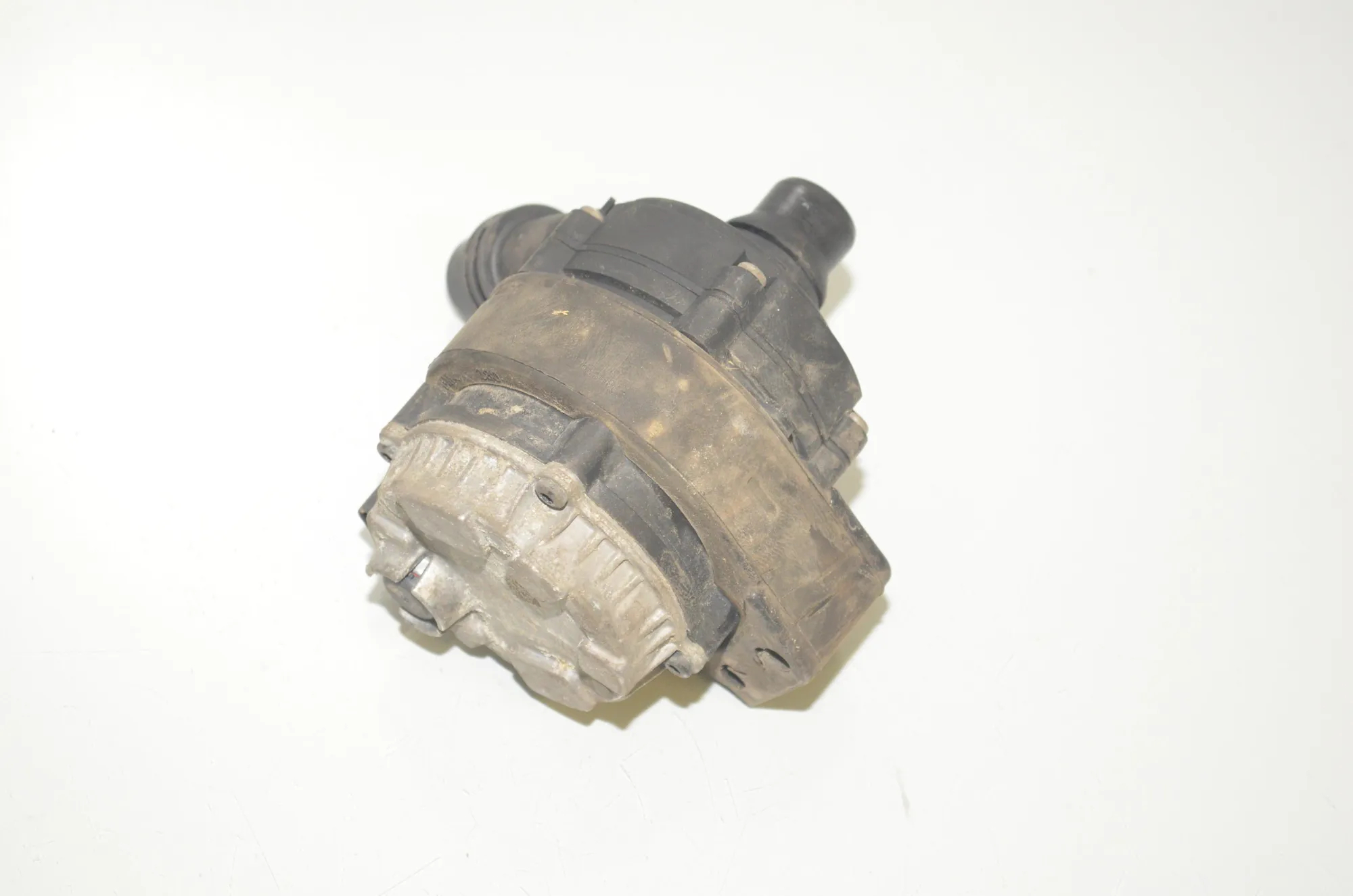 Auxiliary Water Pump – OEM 8600286 · BMW i3 (I01) Hybrid 2018 – 3