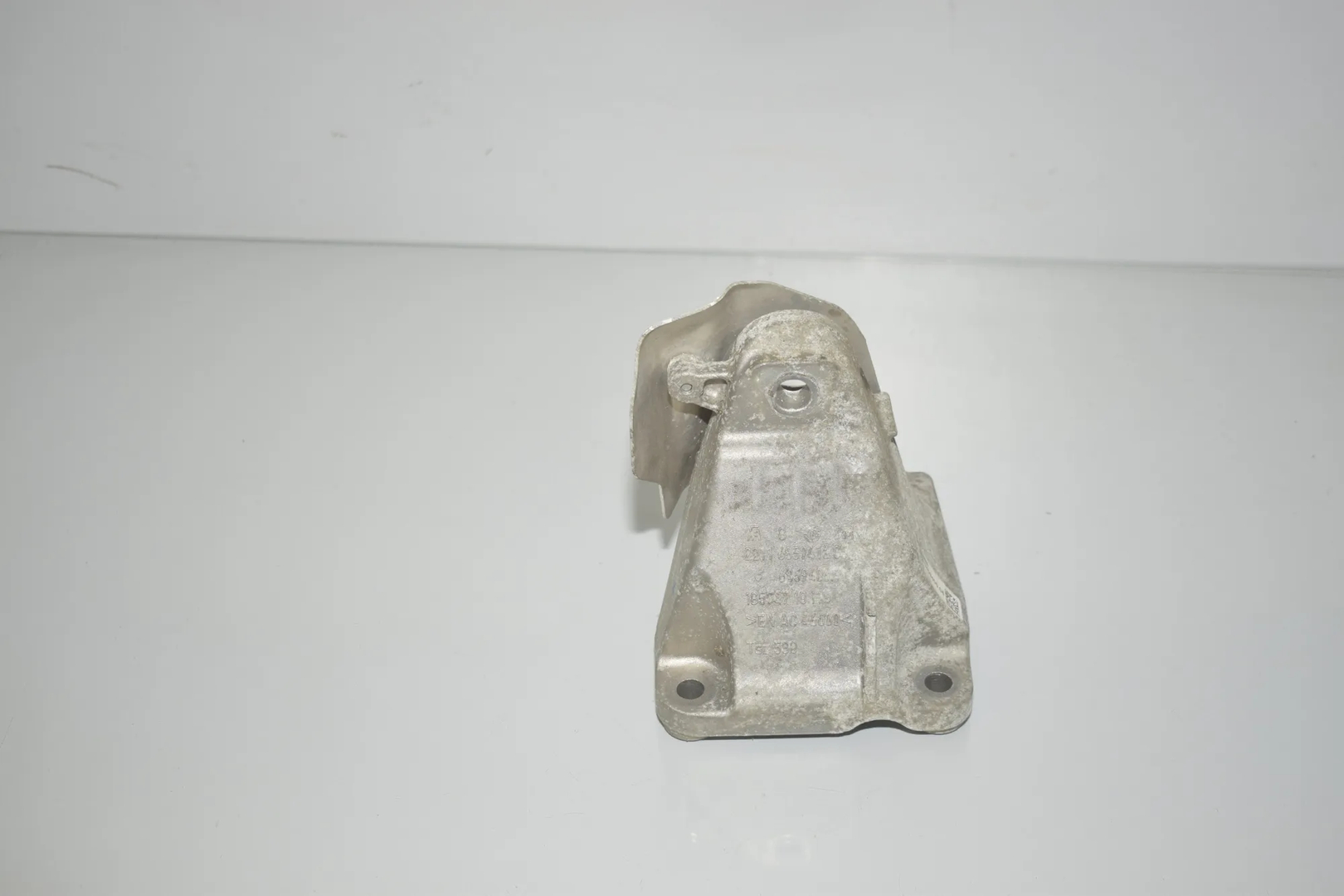 Right Side Engine Bracket – OEM 6859416 · BMW 2 Cabrio (F23) 220 i 2017