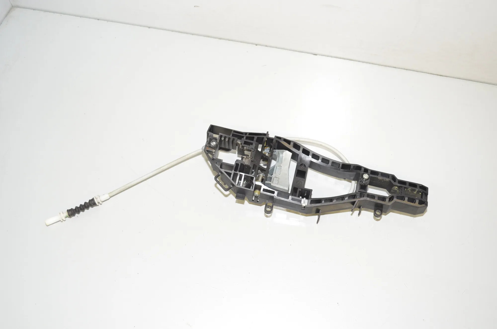 Front Right Door Interior Handle Frame – OEM 7242568 · BMW 4 Cabrio (F33, F83) 420 i 2017 – 2