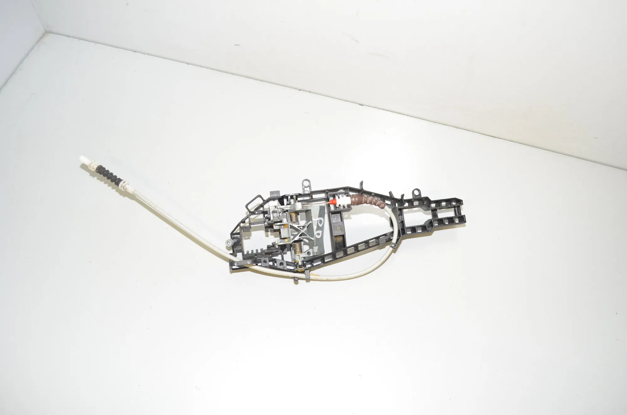 Front Right Door Interior Handle Frame – OEM 7242568 · BMW 4 Cabrio (F33, F83) 420 i 2017 – 3