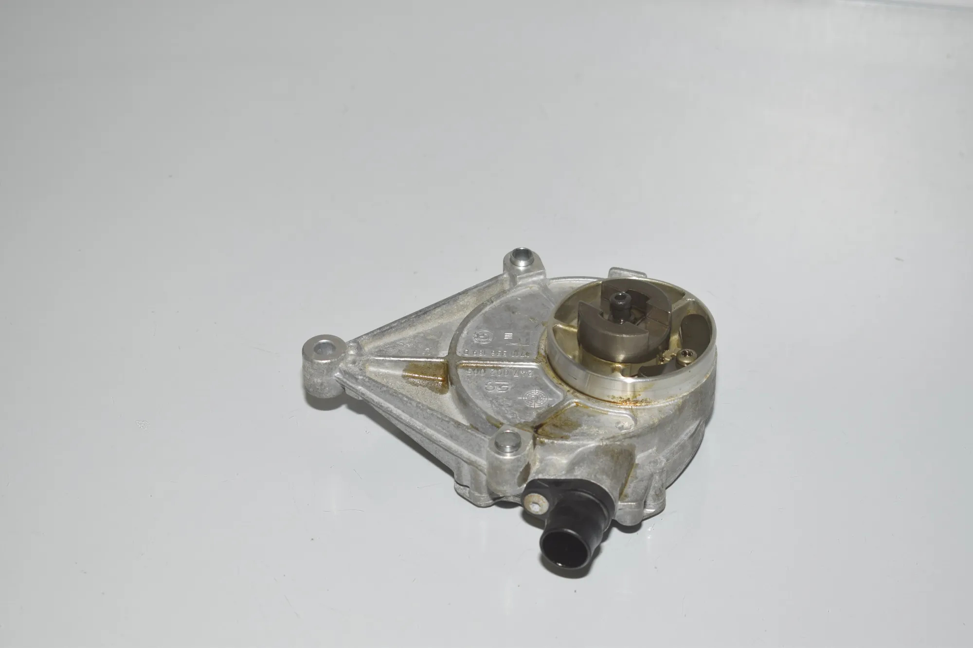 Vacuum Pump – OEM 247001007 · BMW X3 (F25) sDrive 20 i 2014 – 2