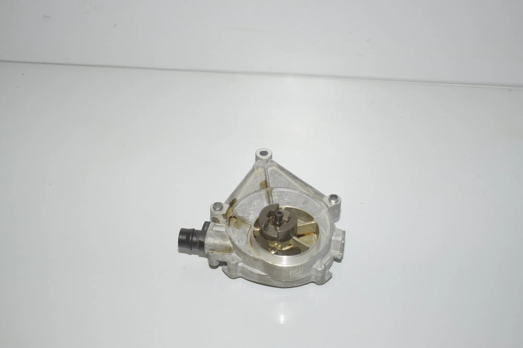 Vacuum Pump – OEM 247001007 · BMW X3 (F25) sDrive 20 i 2014