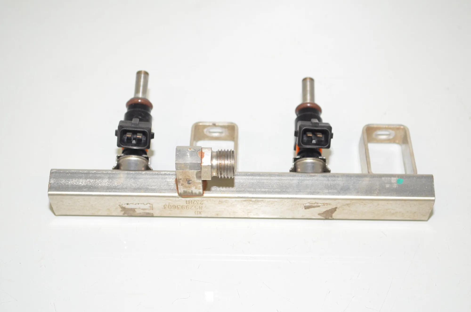 Fuel Rail – OEM 8529936 · BMW i3 (I01) Hybrid 2018 – 2