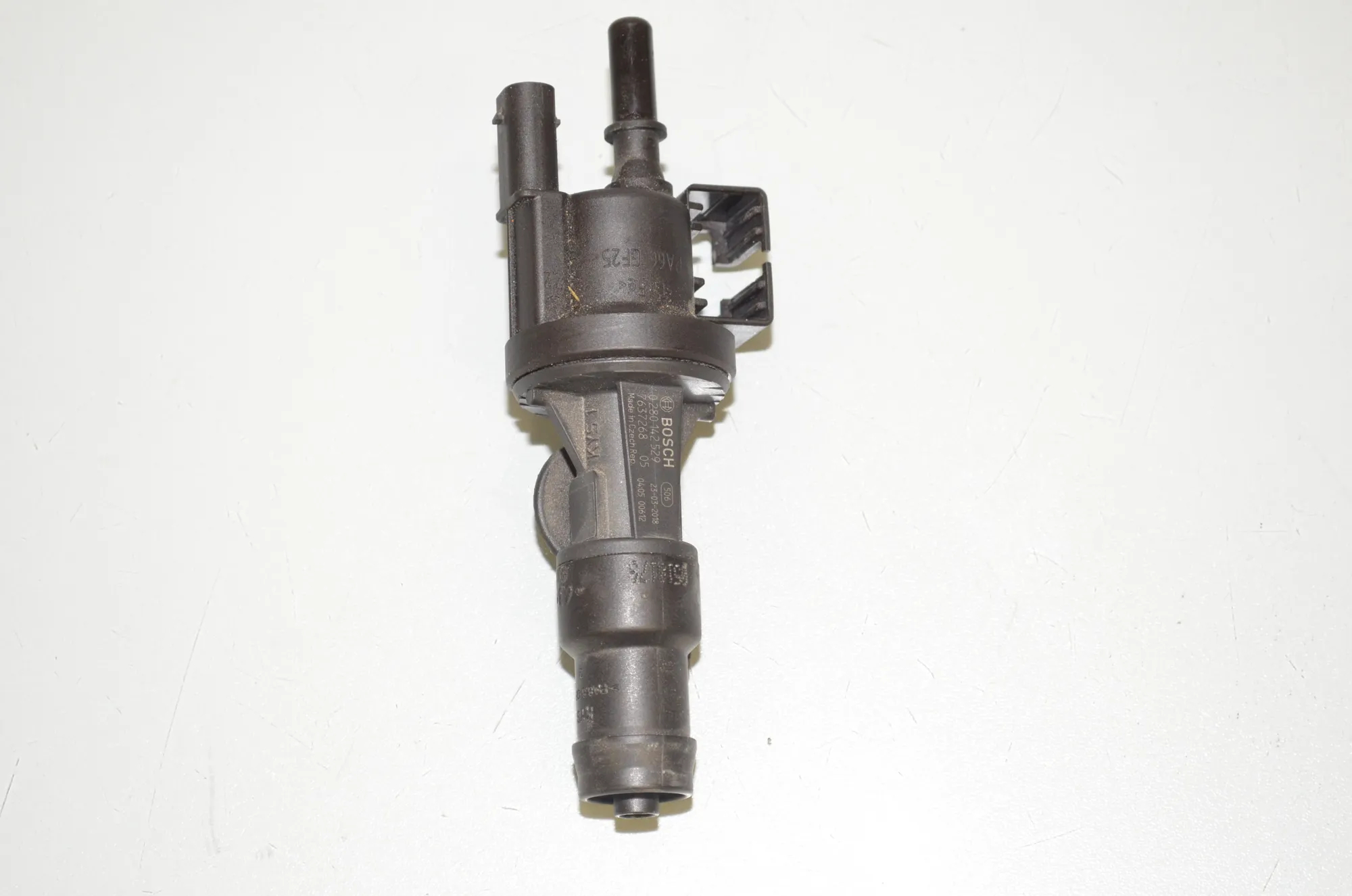 Vacuum Valve – OEM 7637268 · BMW i3 (I01) Hybrid 2018 – 4
