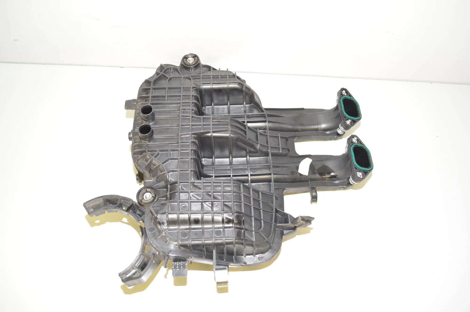 Intake Manifold – OEM 8530103 · BMW i3 (I01) Hybrid 2018 – 4