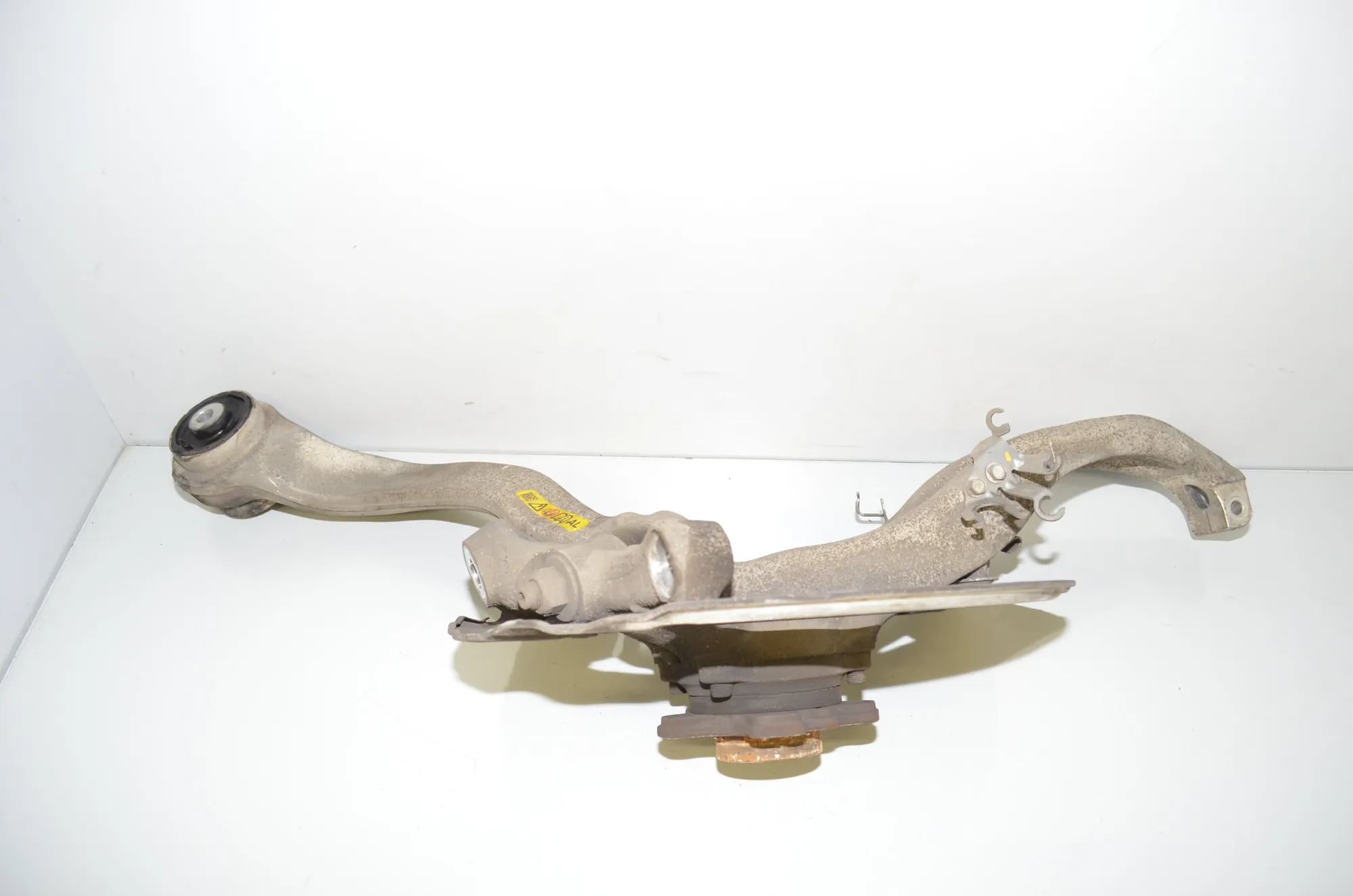 Front Left Wheel Hub – OEM 6884377 · BMW 7 (G11, G12) 730 d, Ld 2016 – 4