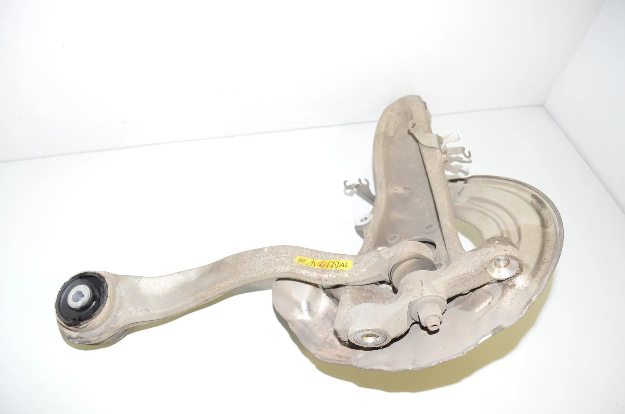 Front Left Wheel Hub – OEM 6884377 · BMW 7 (G11, G12) 730 d, Ld 2016 – 5