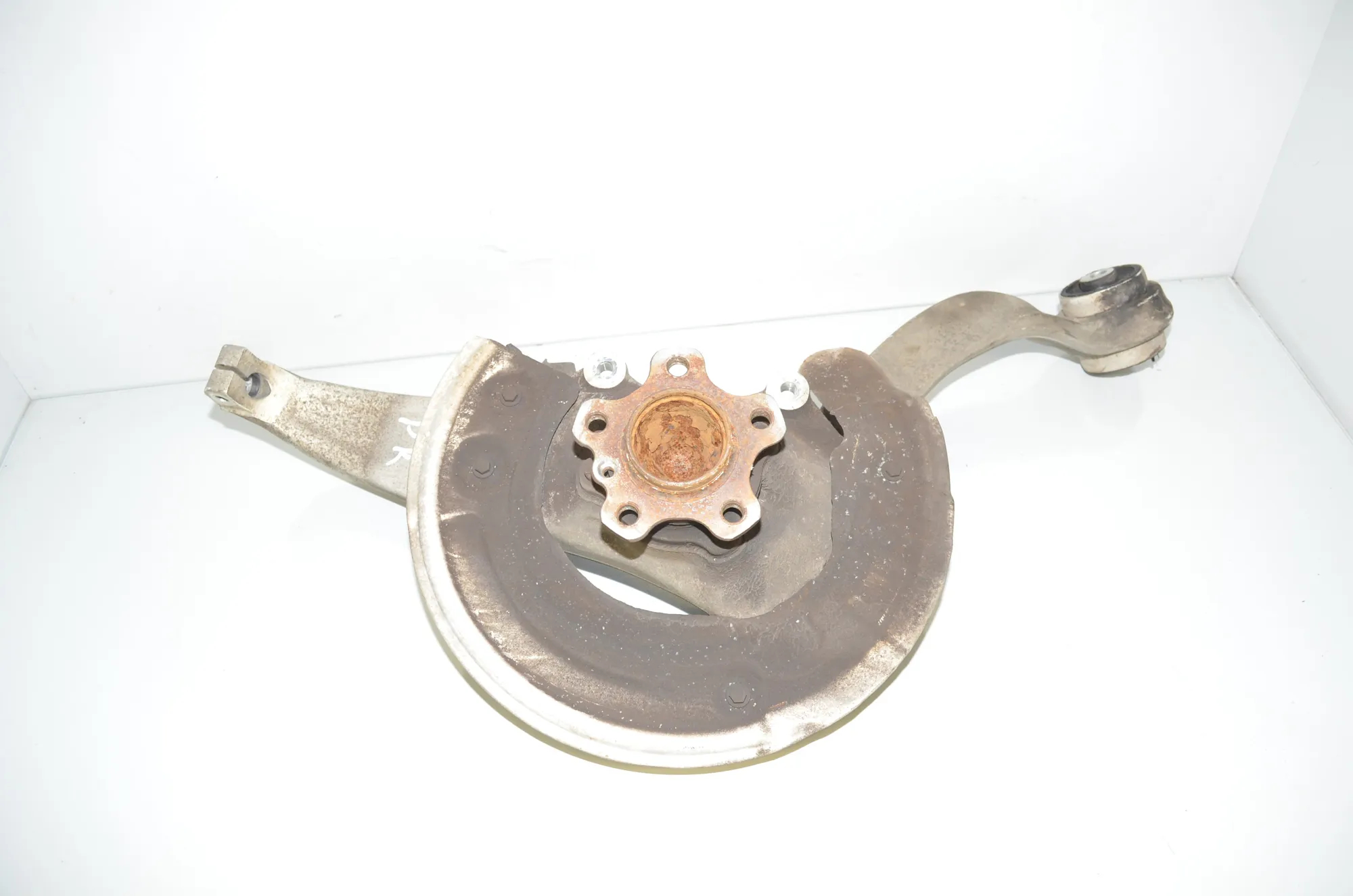 Front Left Wheel Hub – OEM 6884377 · BMW 7 (G11, G12) 730 d, Ld 2016 – 2