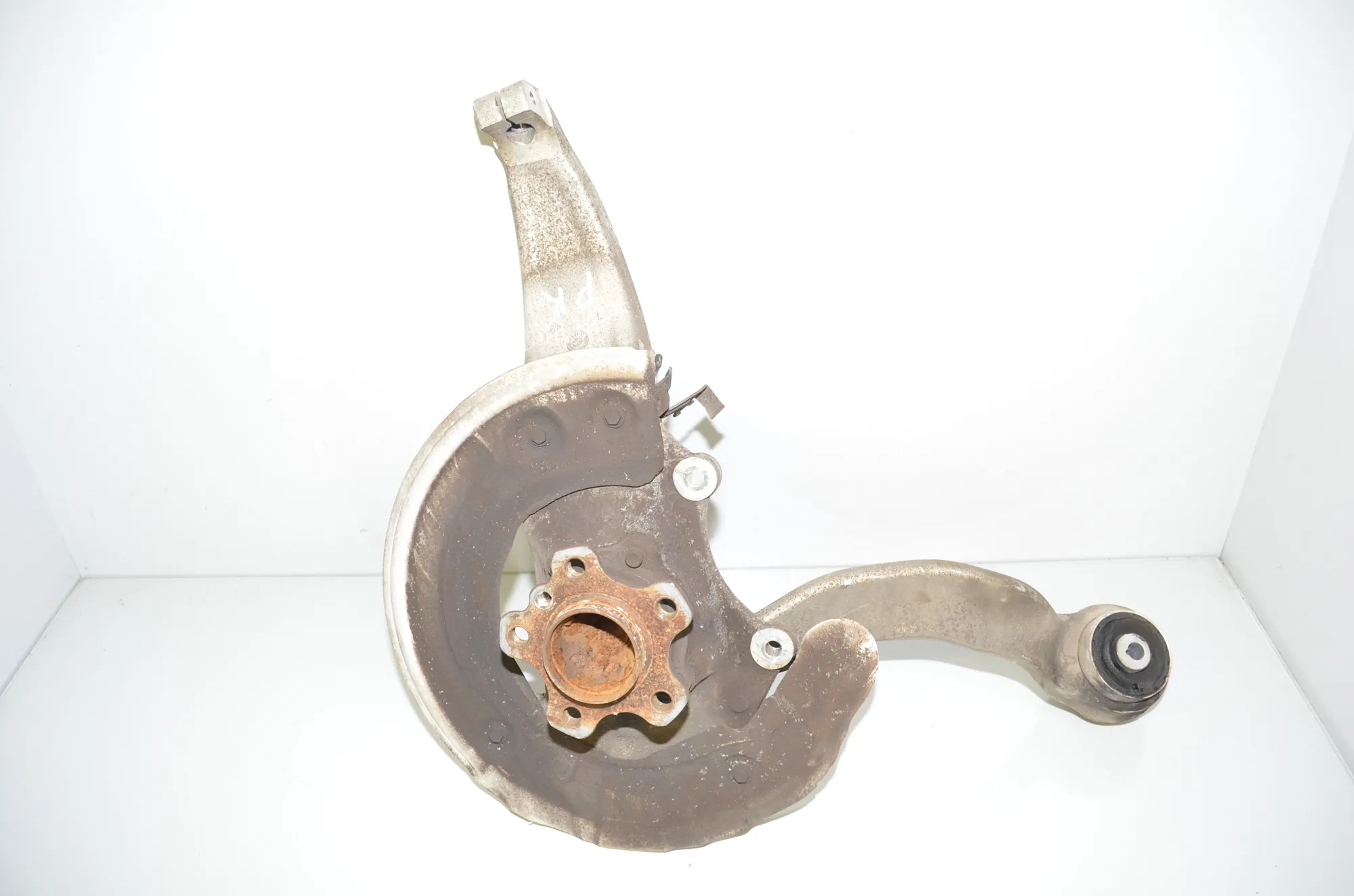 Front Left Wheel Hub – OEM 6884377 · BMW 7 (G11, G12) 730 d, Ld 2016