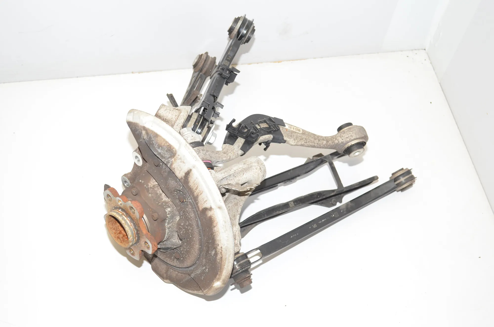 Rear Left Wheel Hub Spindle – OEM 6865661 · BMW 7 (G11, G12) 730 d, Ld 2016