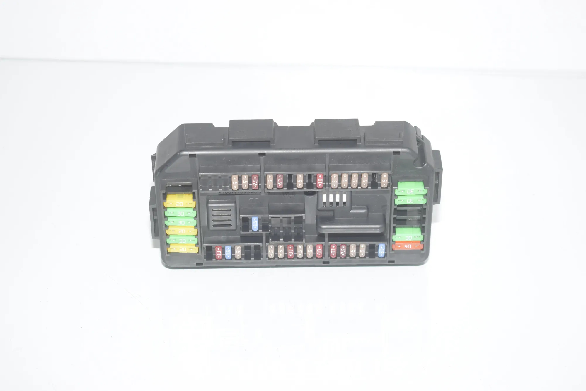 Fuse Box – OEM 9389068 · BMW 4 Cabrio (F33, F83) 420 i 2017 – 4