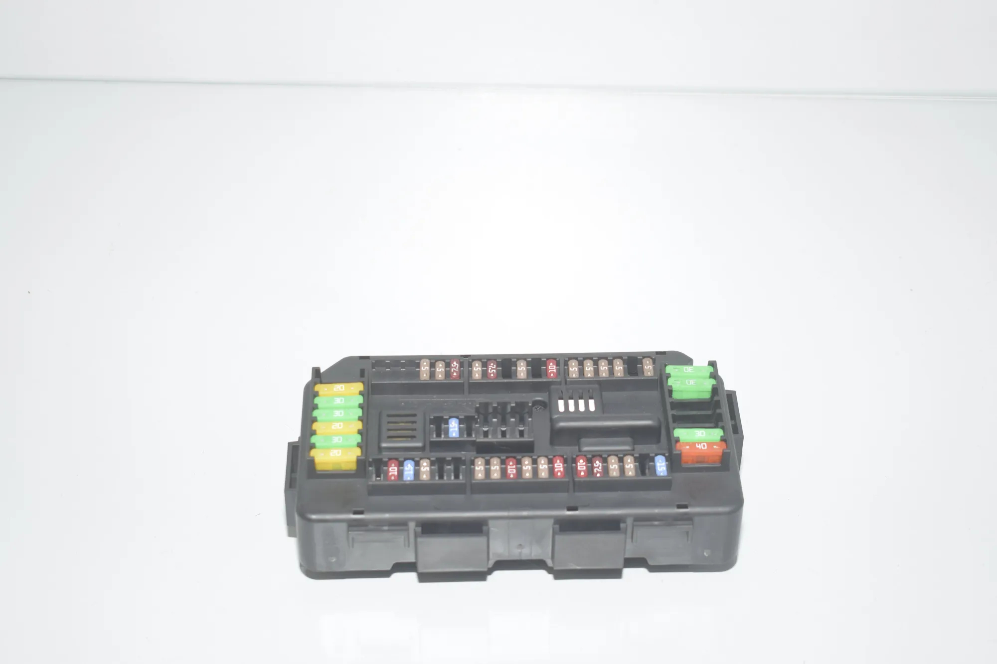 Fuse Box – OEM 9389068 · BMW 4 Cabrio (F33, F83) 420 i 2017
