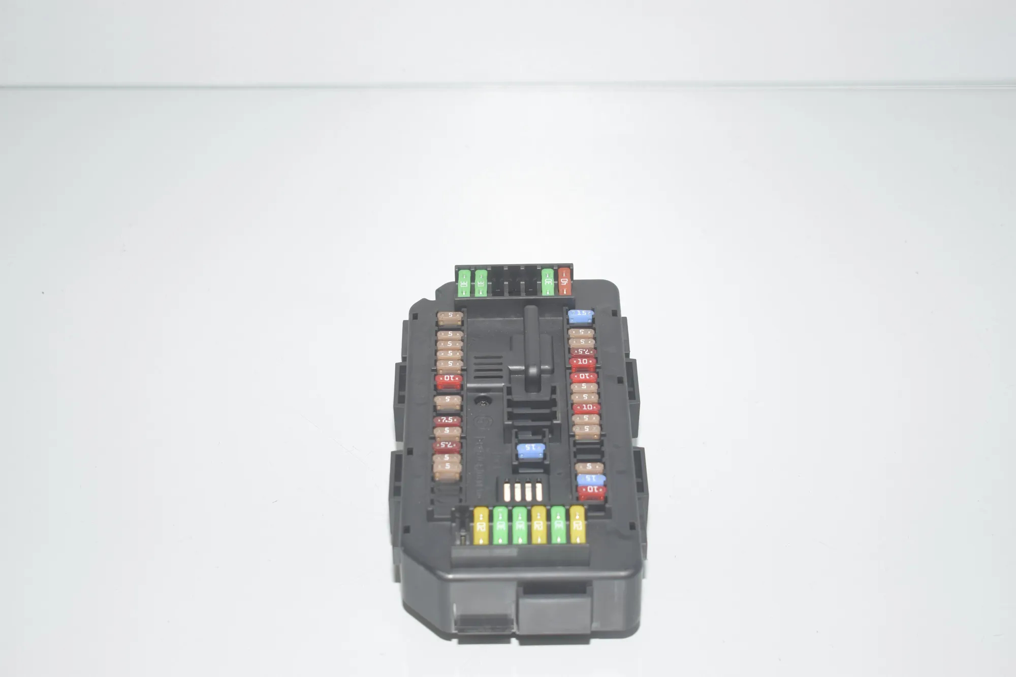 Fuse Box – OEM 9389068 · BMW 4 Cabrio (F33, F83) 420 i 2017 – 2