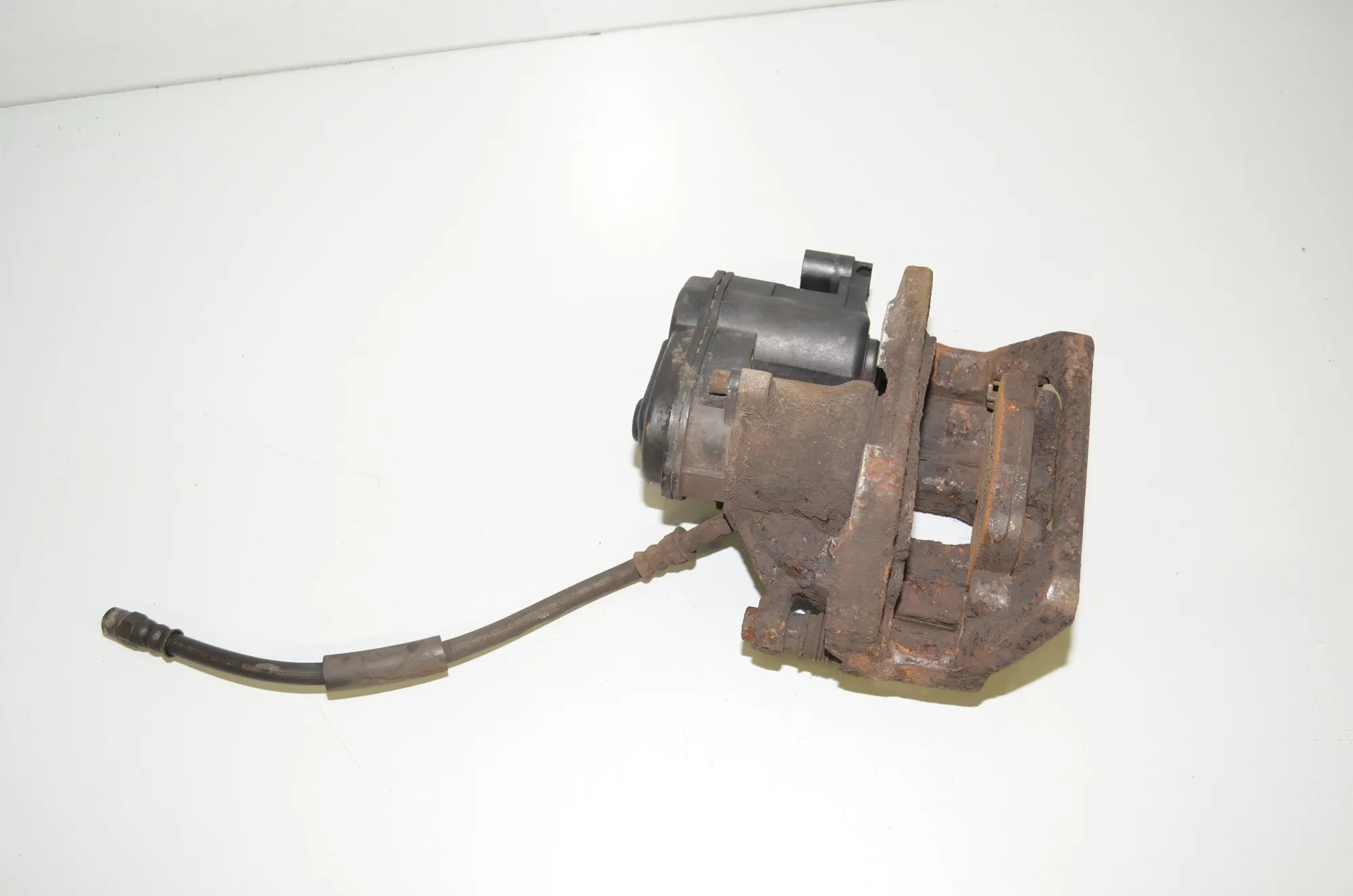 Rear Left Brake Caliper – OEM 34216793047 · BMW 5 Touring (F11) 530 d xDrive 2011 – 4