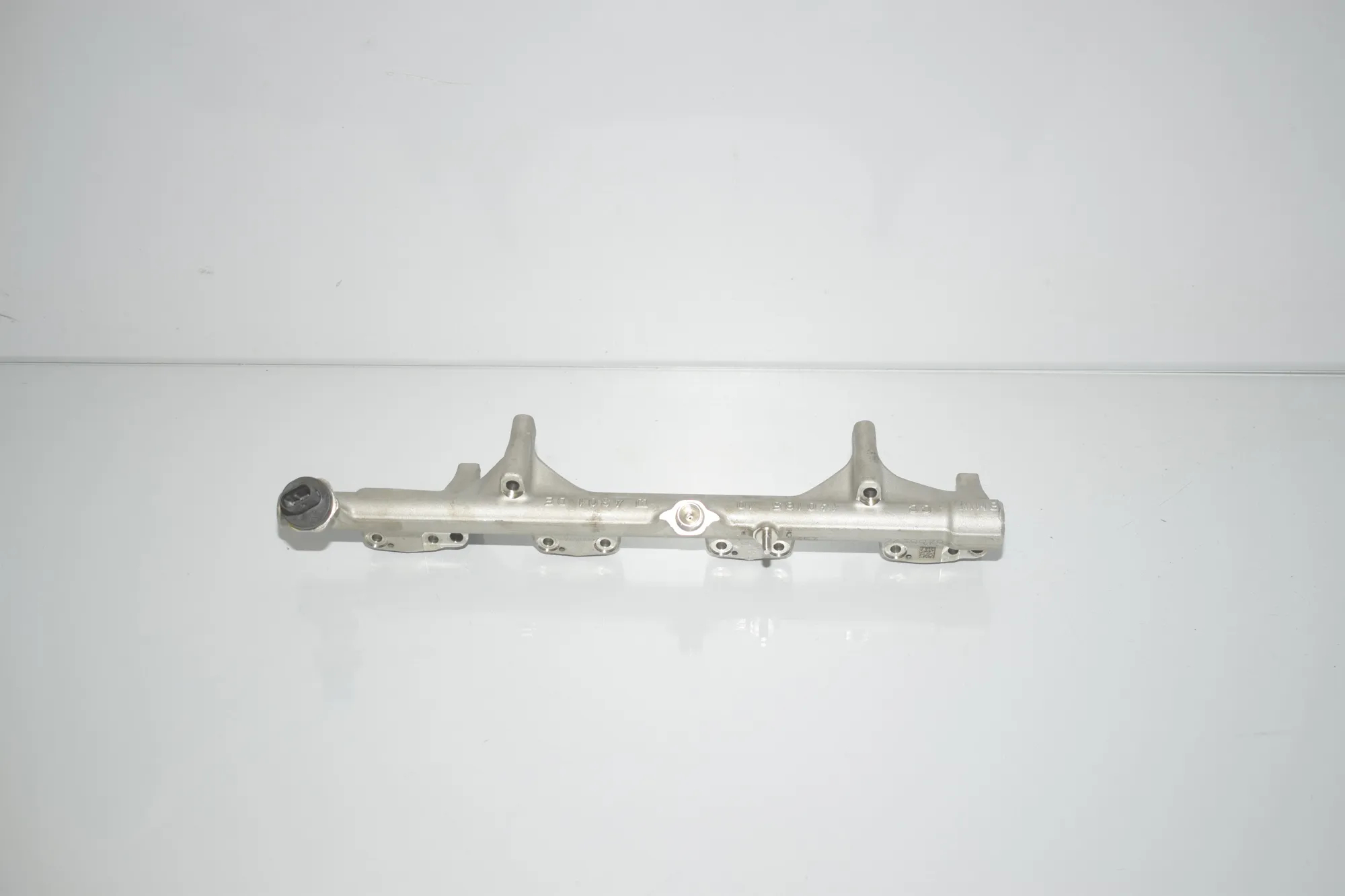 Fuel Rail – OEM 7639979 · BMW 4 Cabrio (F33, F83) 420 i 2017 – 3