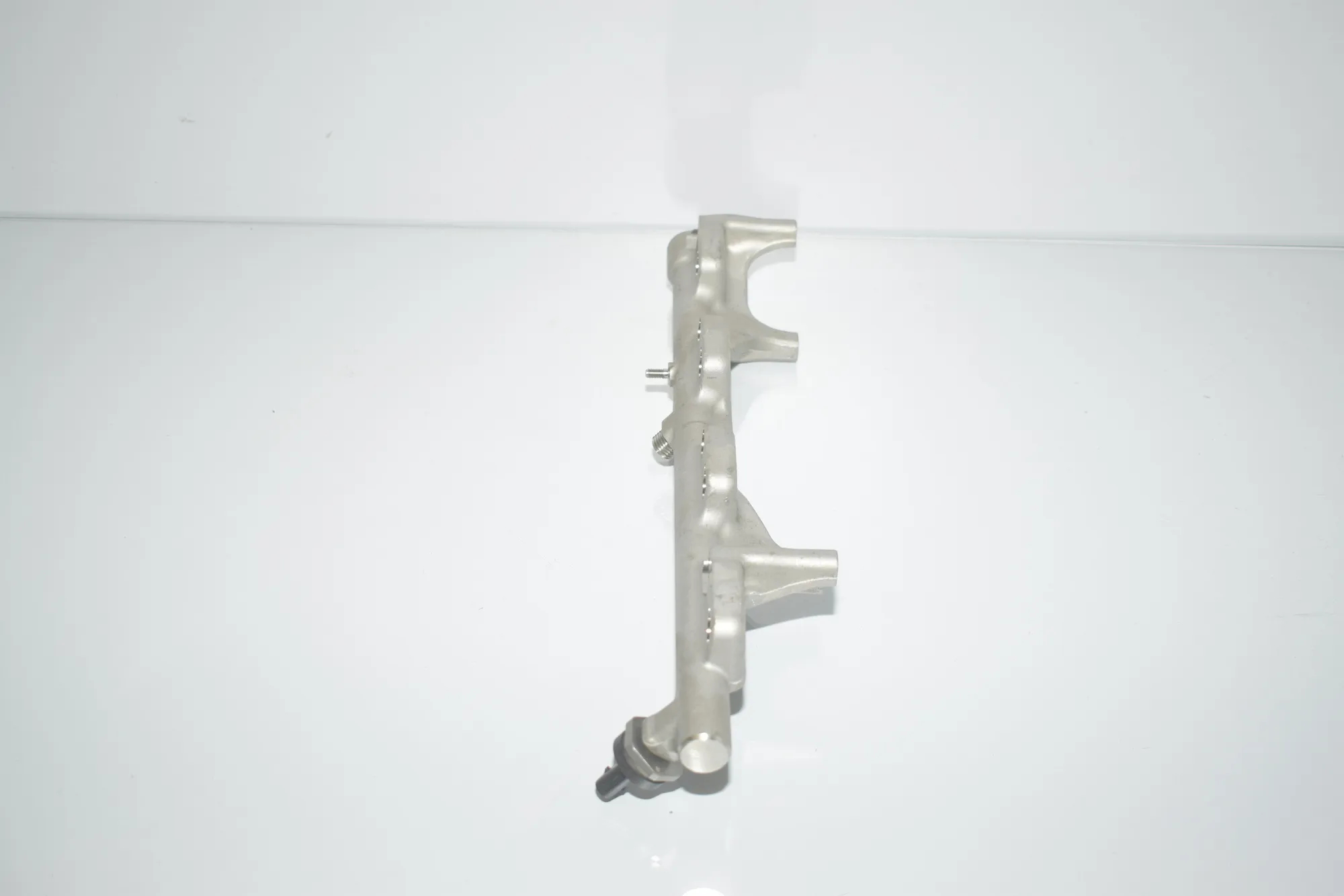 Fuel Rail – OEM 7639979 · BMW 4 Cabrio (F33, F83) 420 i 2017 – 2