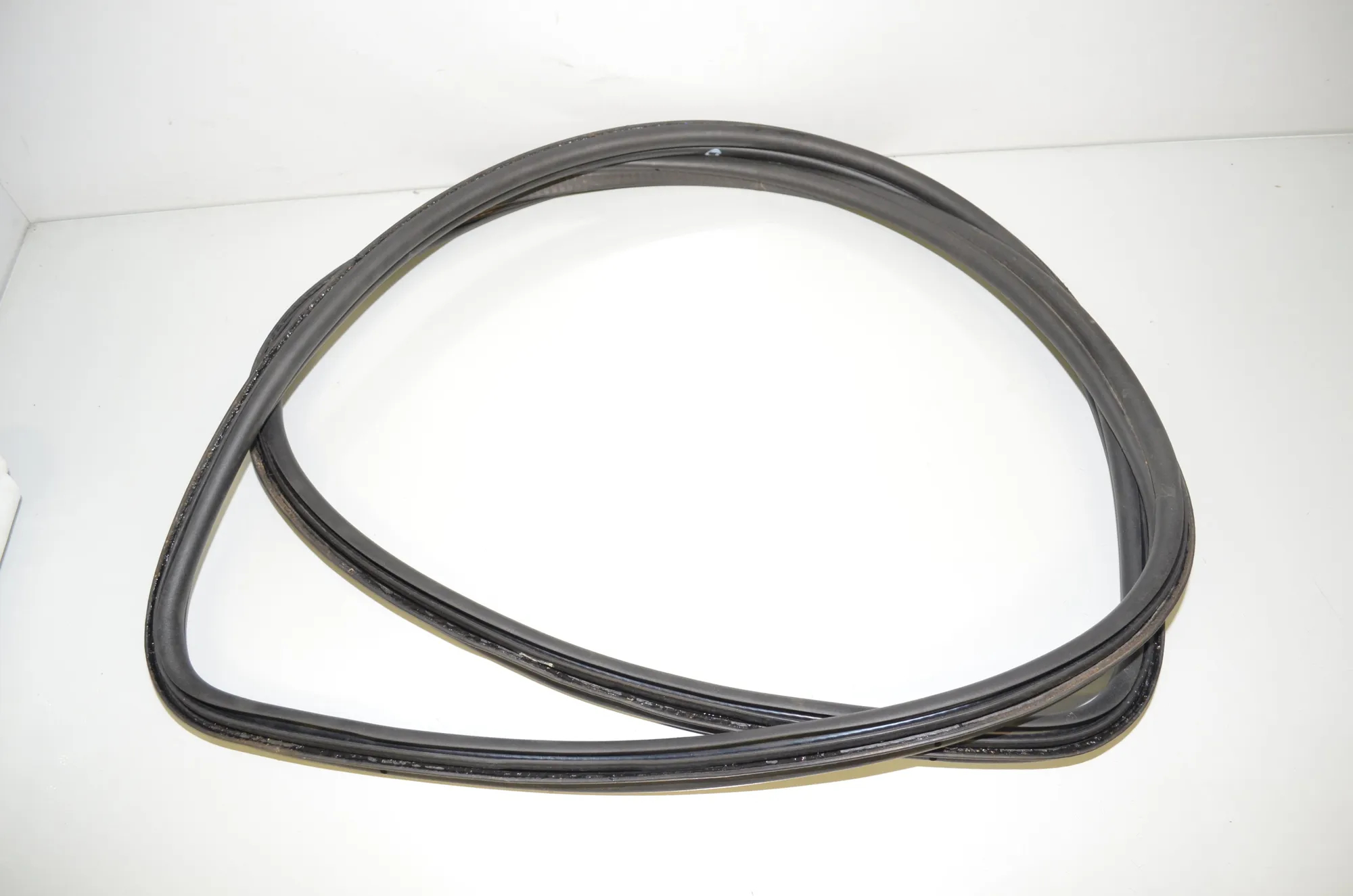Tailgate Rubber Seal – OEM 7357103 · BMW 7 (G11, G12) 730 d, Ld 2016 – 3