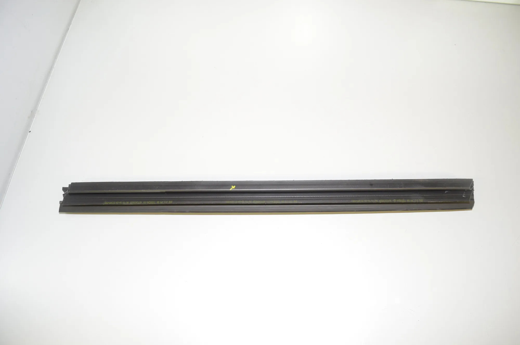 Rear Right Door Window Strip – OEM 7355524 · BMW 7 (G11, G12) 730 d, Ld 2016 – 4