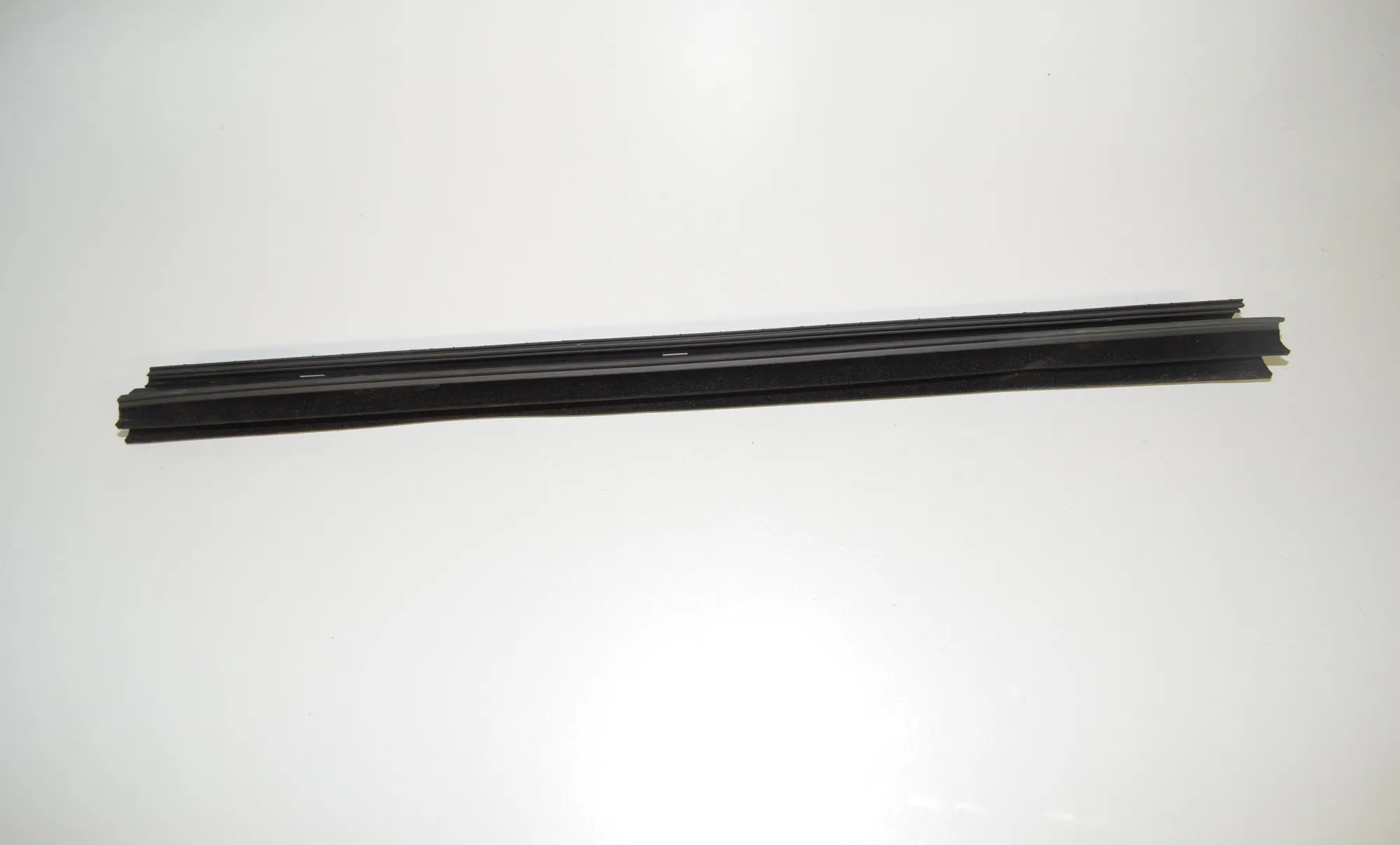 Rear Left Door Window Strip – OEM 7355523 · BMW 7 (G11, G12) 730 d, Ld 2016 – 4