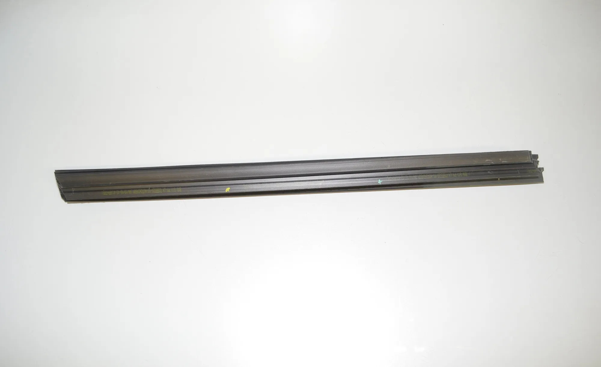 Rear Left Door Window Strip – OEM 7355523 · BMW 7 (G11, G12) 730 d, Ld 2016 – 3