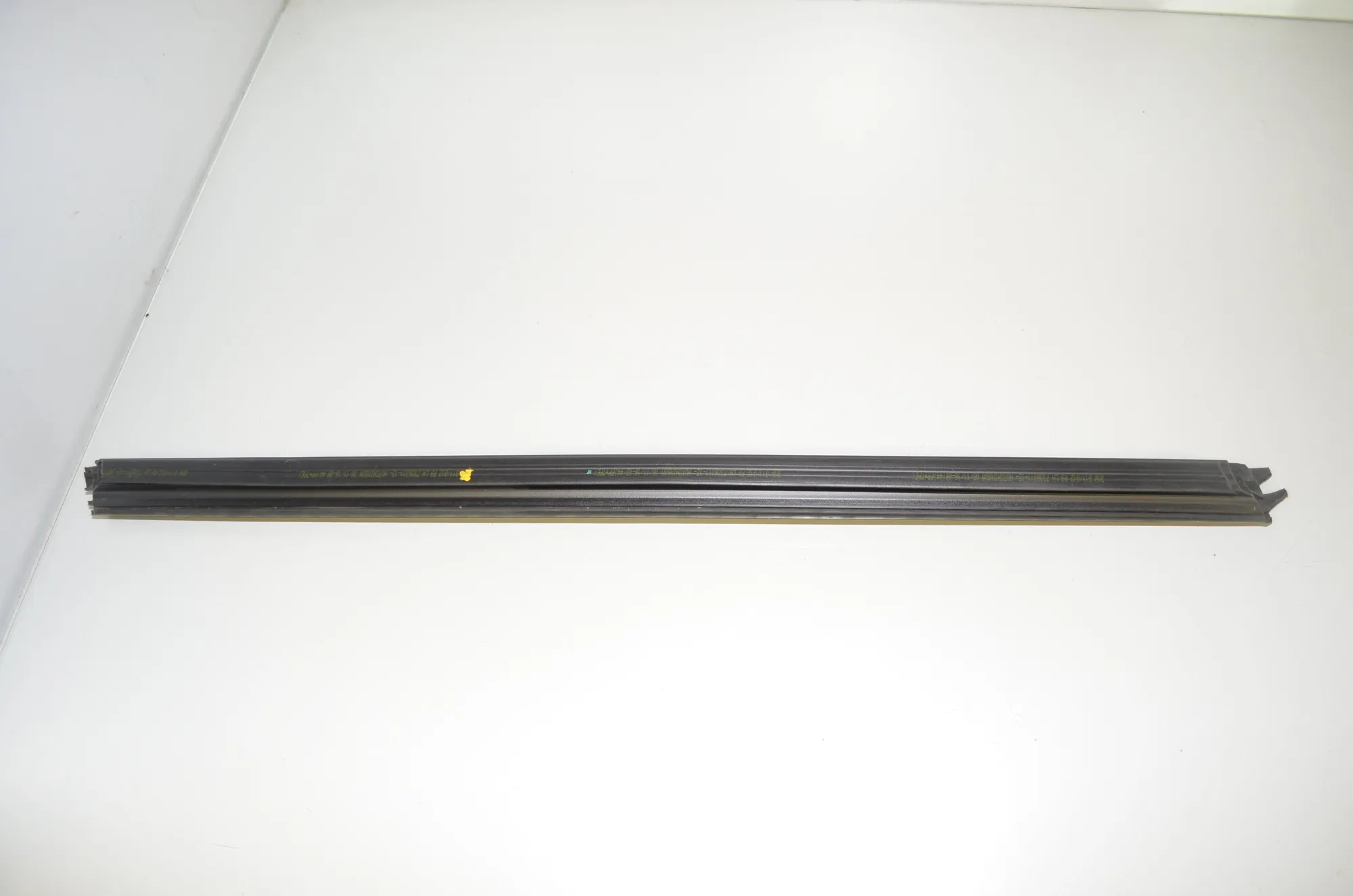 Front Left Door Window Strip – OEM 7336011 · BMW 7 (G11, G12) 730 d, Ld 2016 – 3