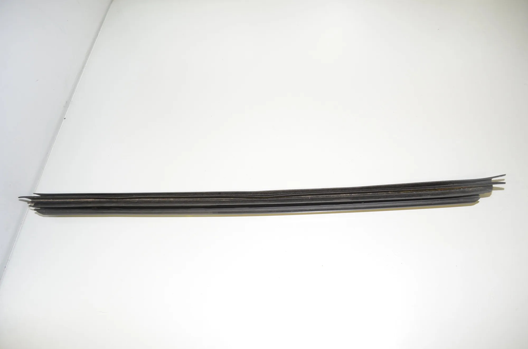Front Left Door Window Strip – OEM 7336011 · BMW 7 (G11, G12) 730 d, Ld 2016 – 2
