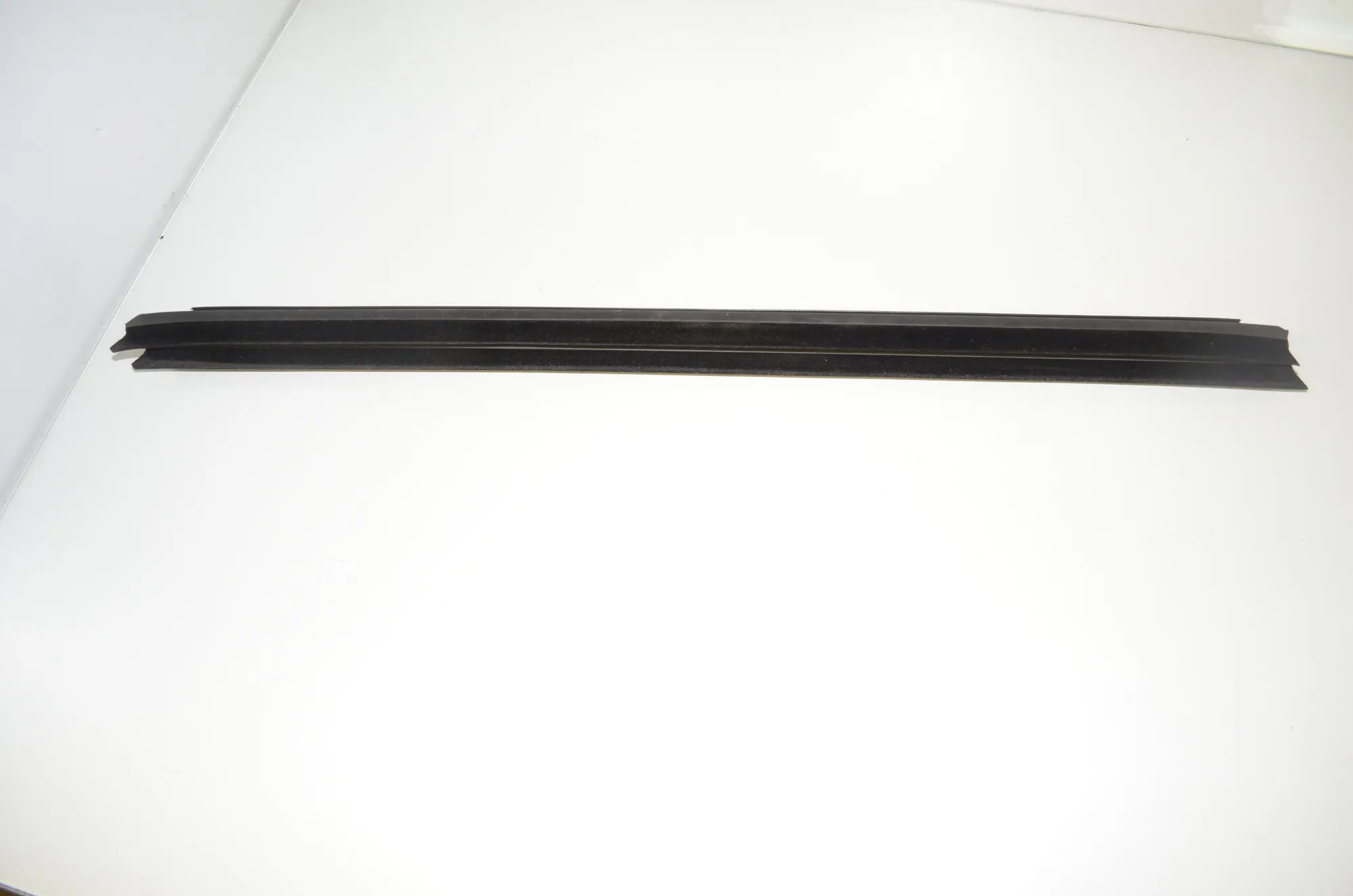 Front Right Door Window Molding – OEM 7336012 · BMW 7 (G11, G12) 730 d, Ld 2016 – 2