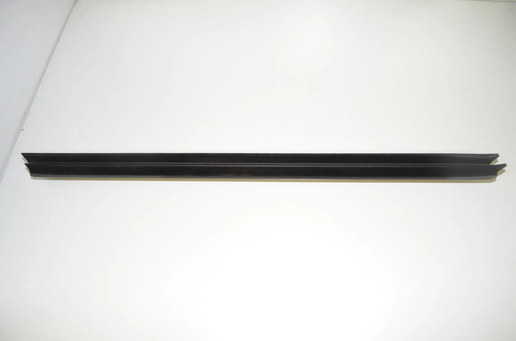 Front Right Door Window Molding – OEM 7336012 · BMW 7 (G11, G12) 730 d, Ld 2016
