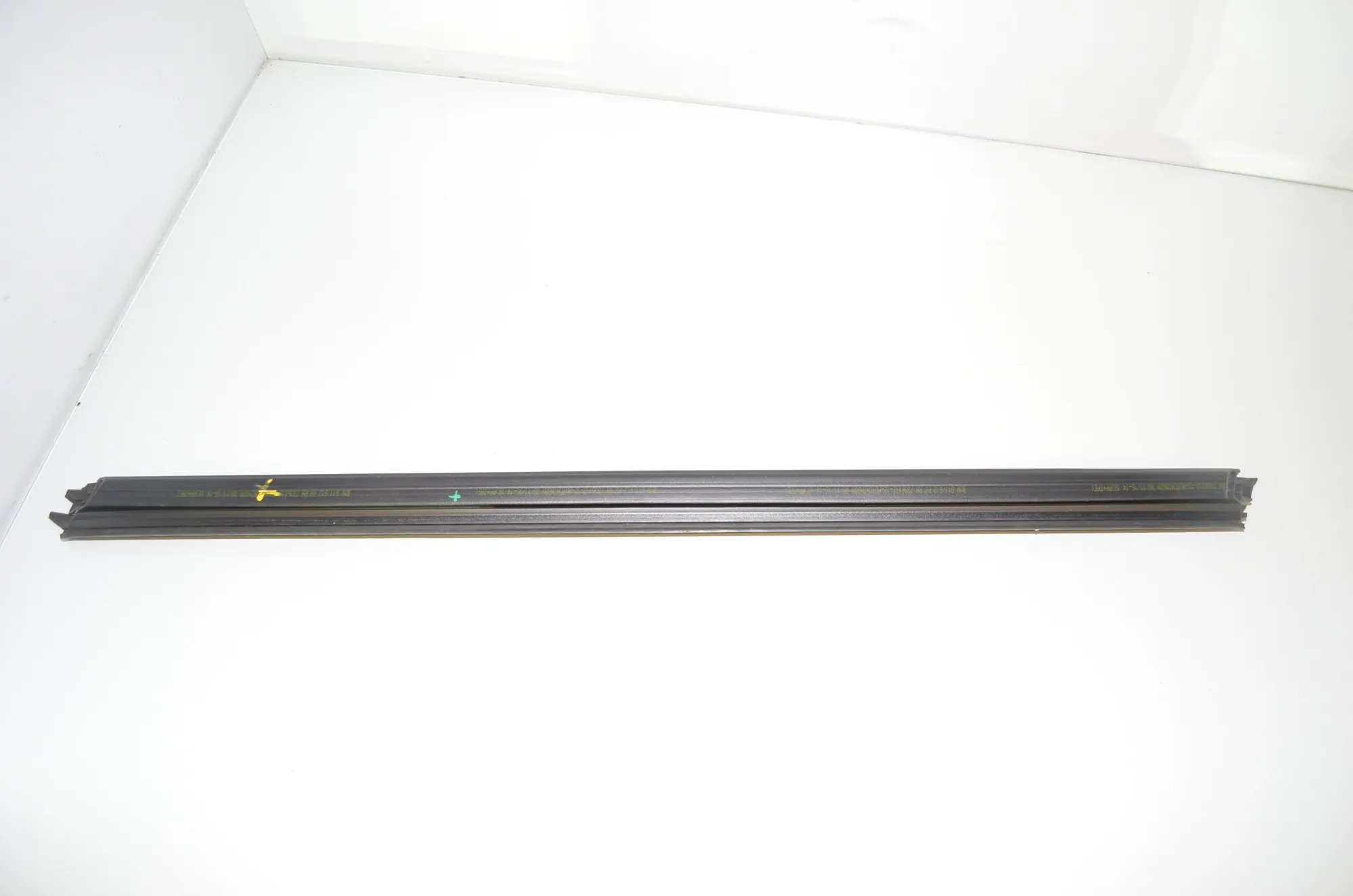 Front Right Door Window Molding – OEM 7336012 · BMW 7 (G11, G12) 730 d, Ld 2016 – 4