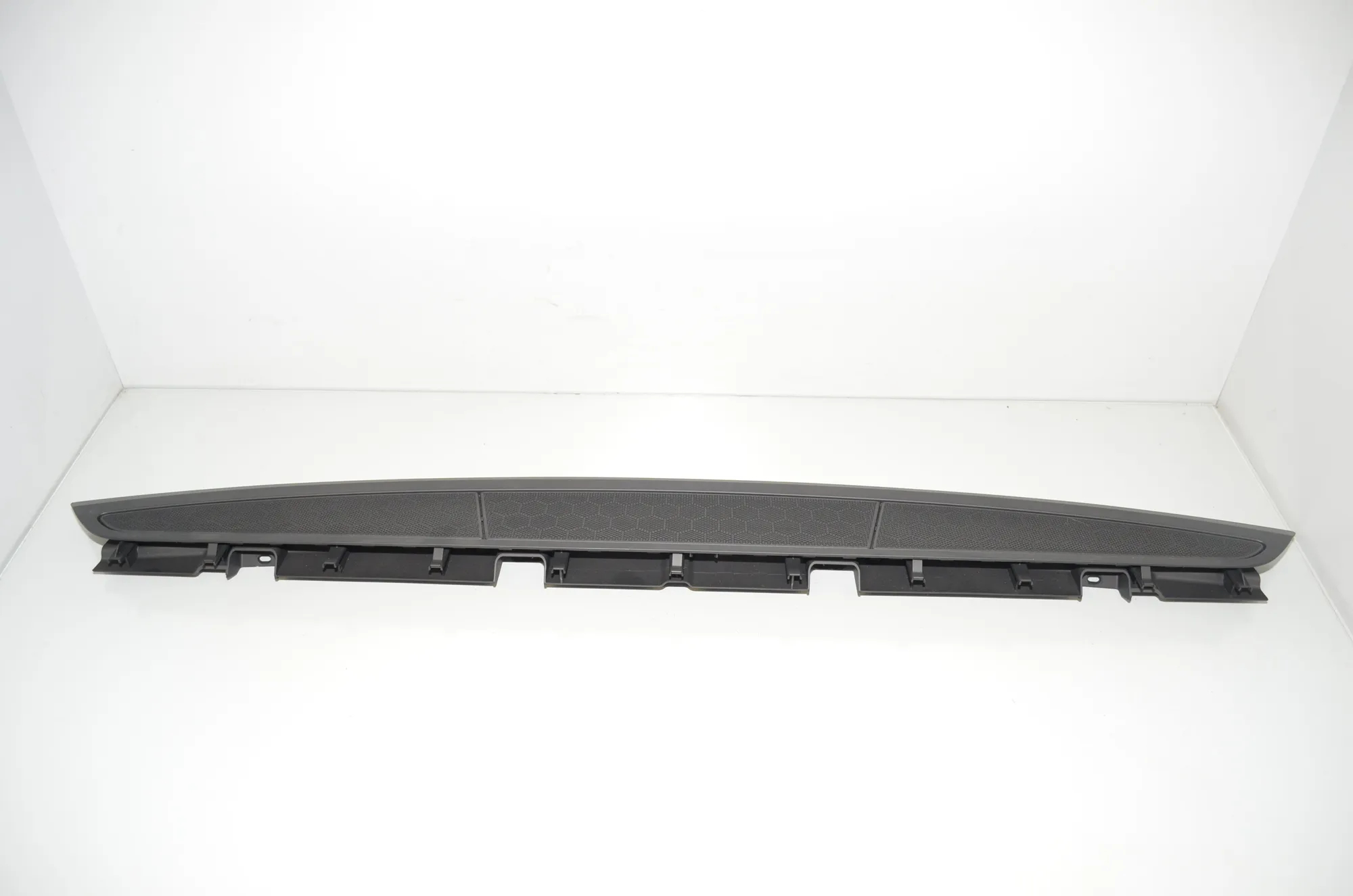 Rear Parcel Shelf Grill – OEM 7355373 · BMW 7 (G11, G12) 730 d, Ld 2016